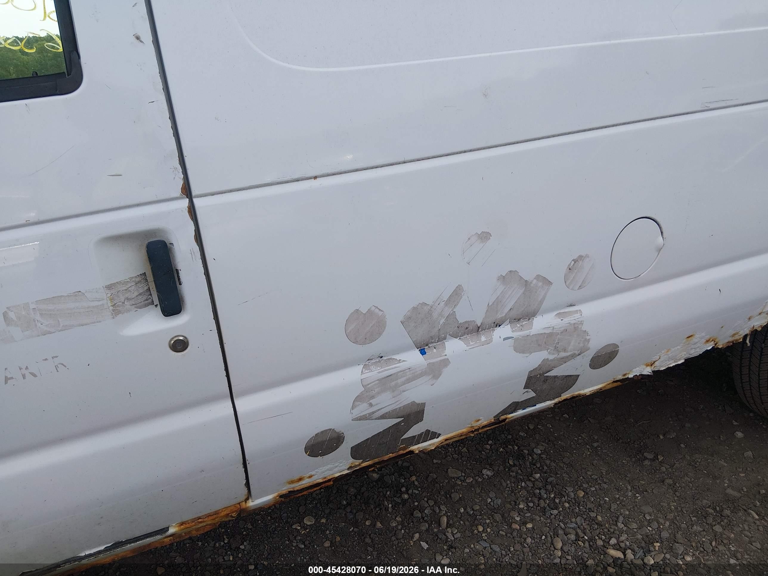 1999 Ford E-350 Super Duty Commercial/recreational White vin: 1FTSE34L9XHC02847