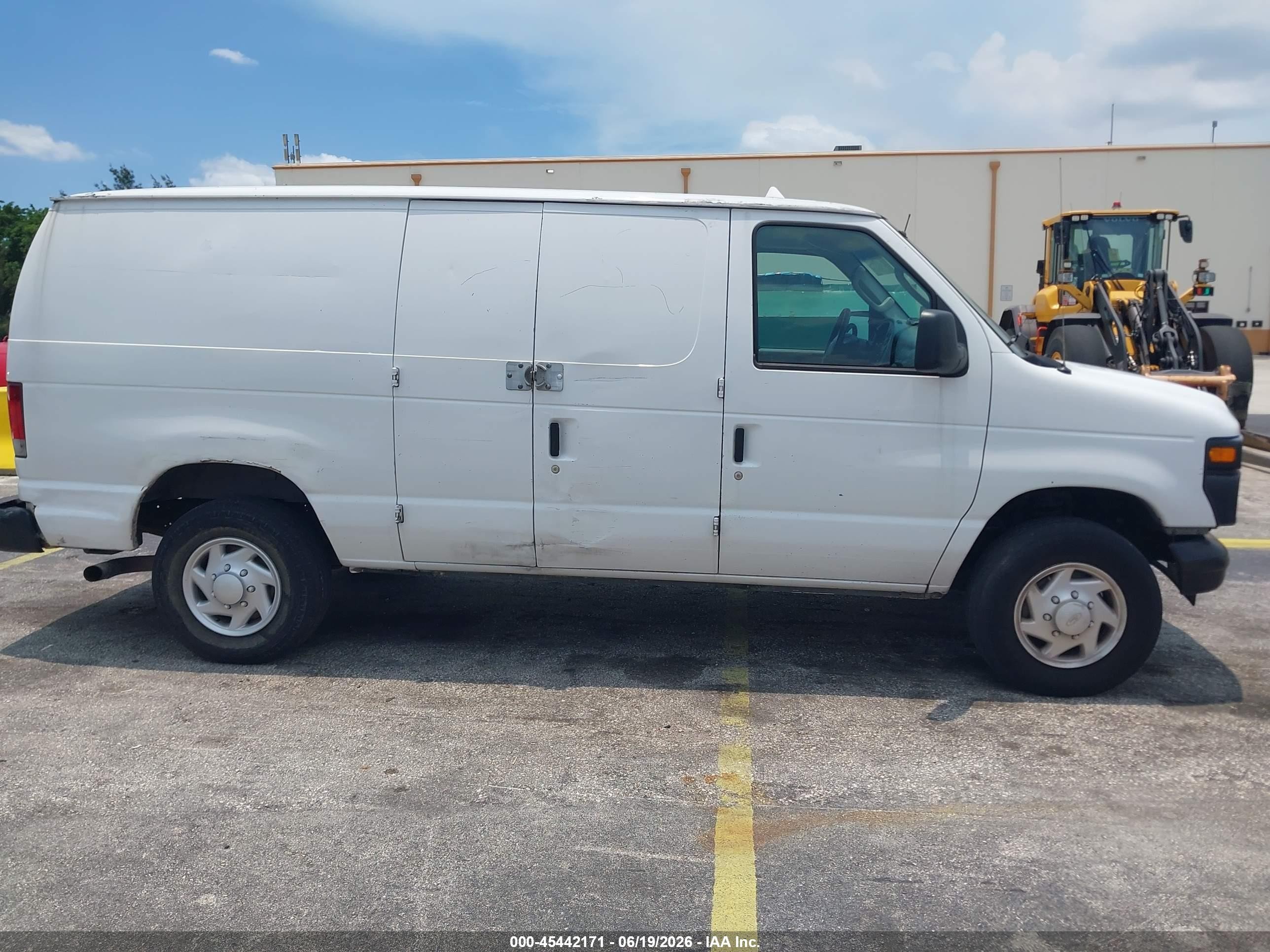 2008 Ford E-350 Super Duty Commercial/recreational White vin: 1FTSE34LX8DA94389