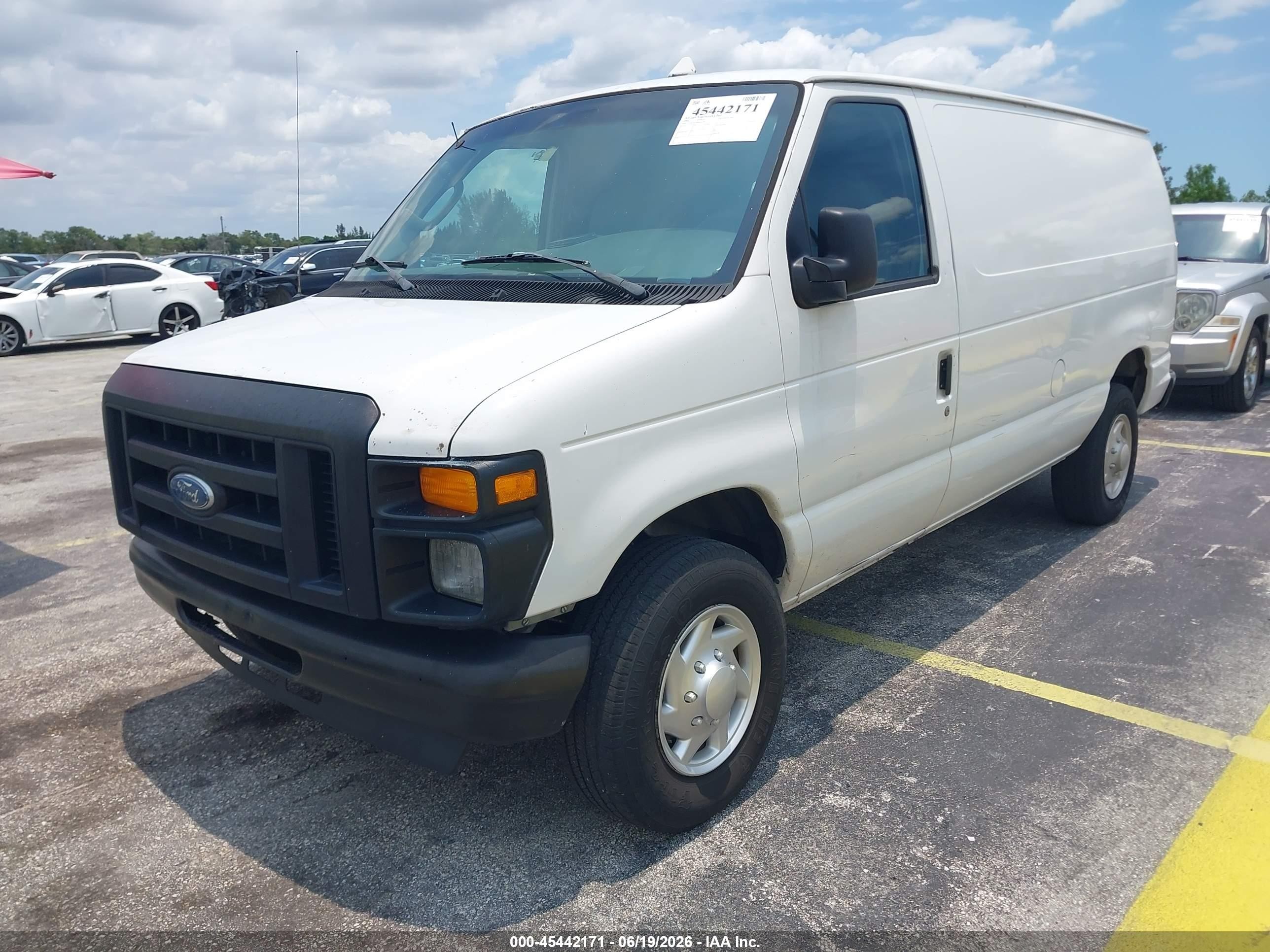 2008 Ford E-350 Super Duty Commercial/recreational White vin: 1FTSE34LX8DA94389