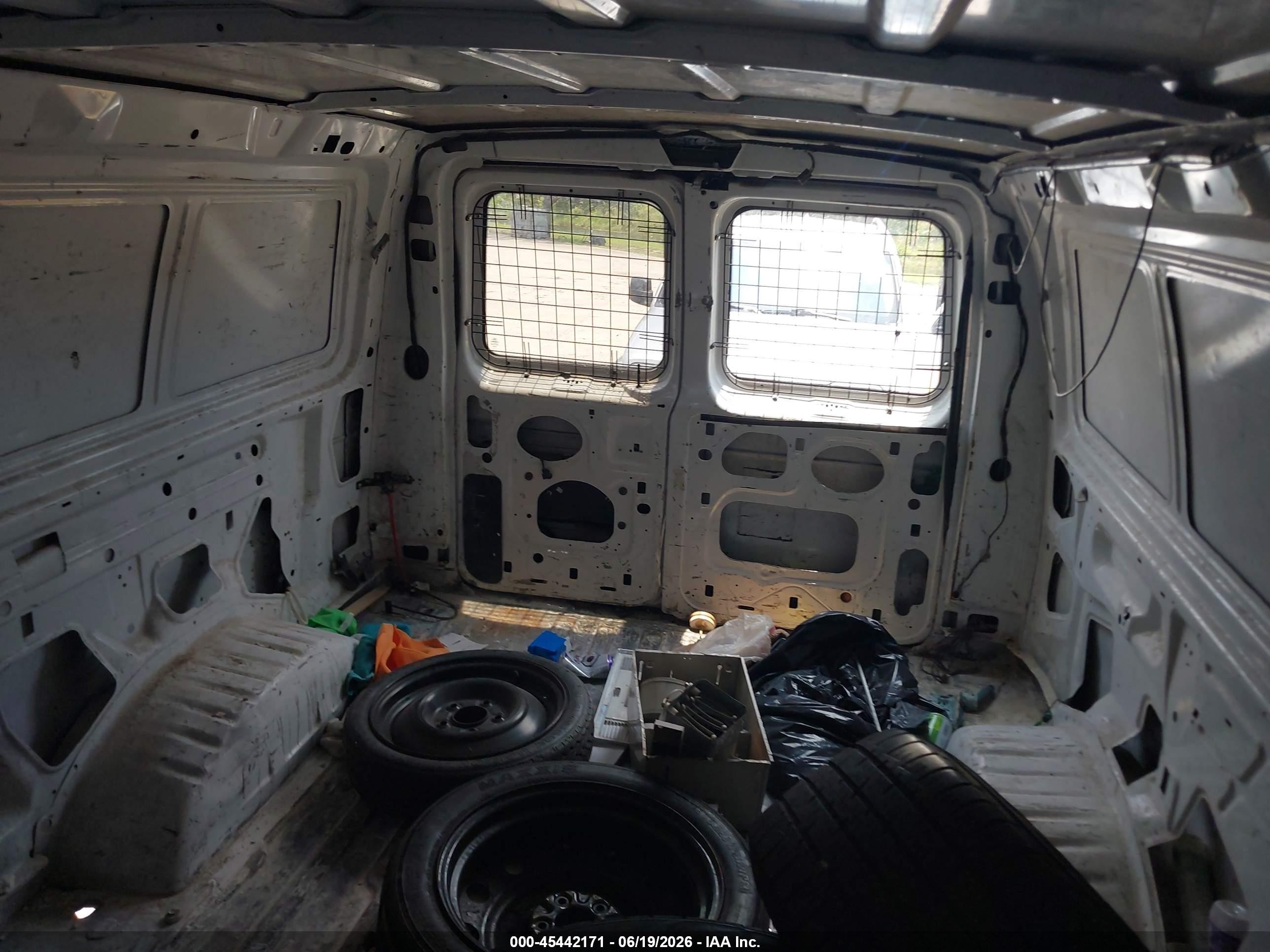 2008 Ford E-350 Super Duty Commercial/recreational White vin: 1FTSE34LX8DA94389