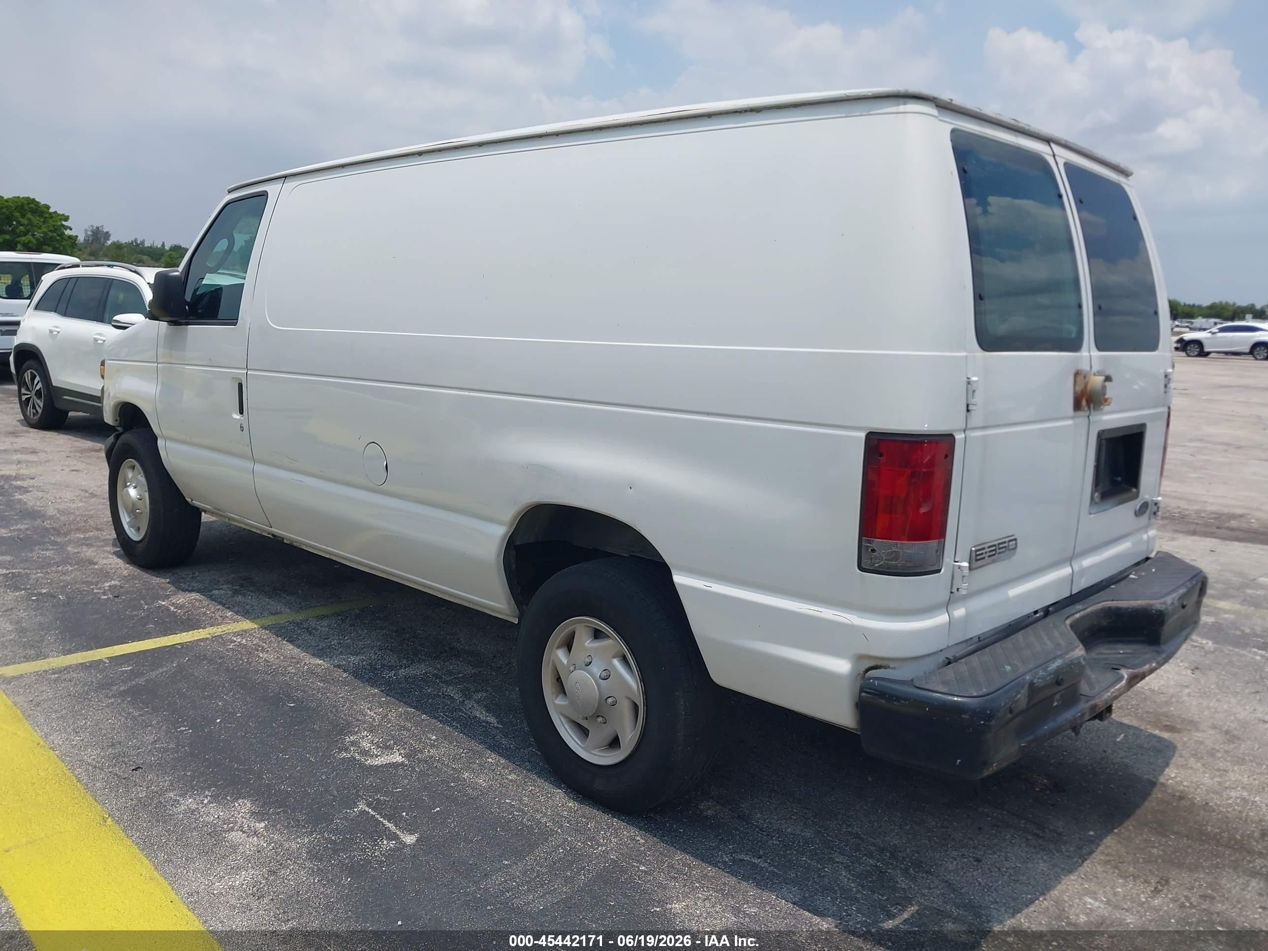 2008 Ford E-350 Super Duty Commercial/recreational White vin: 1FTSE34LX8DA94389