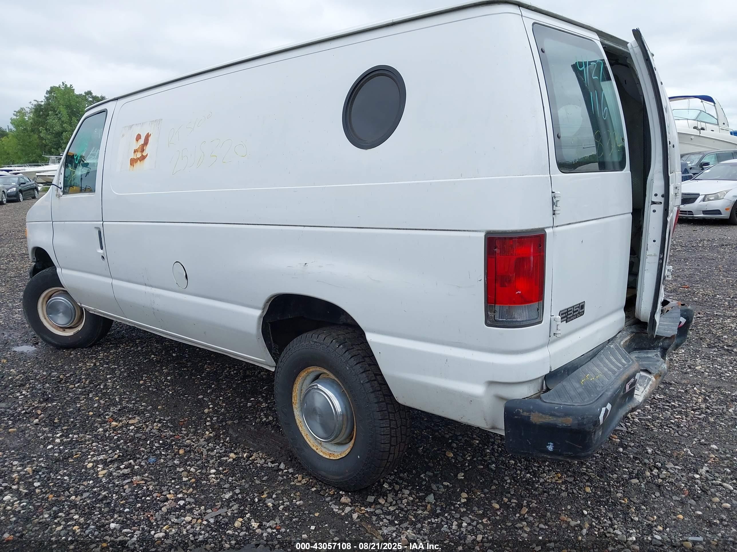 2005 Ford E-350 Super Duty Commercial/recreational White vin: 1FTSE34P95HB18480