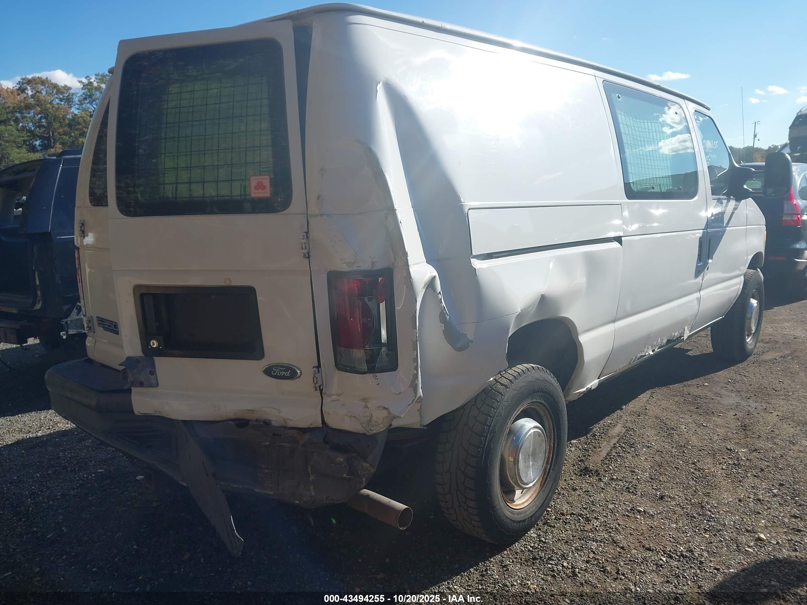 2005 Ford E-350 Super Duty Commercial/recreational White vin: 1FTSE34S25HA33940