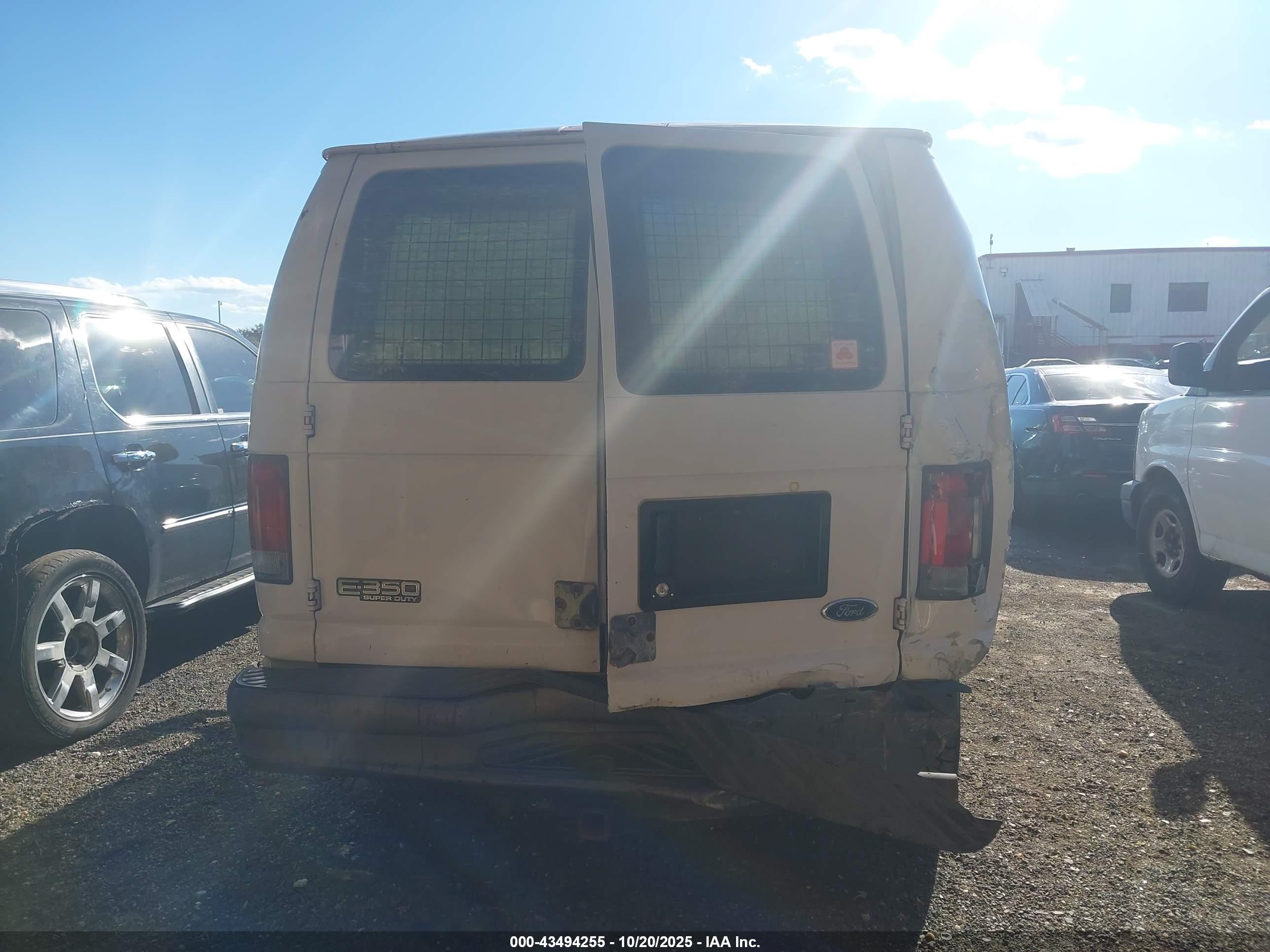 2005 Ford E-350 Super Duty Commercial/recreational White vin: 1FTSE34S25HA33940