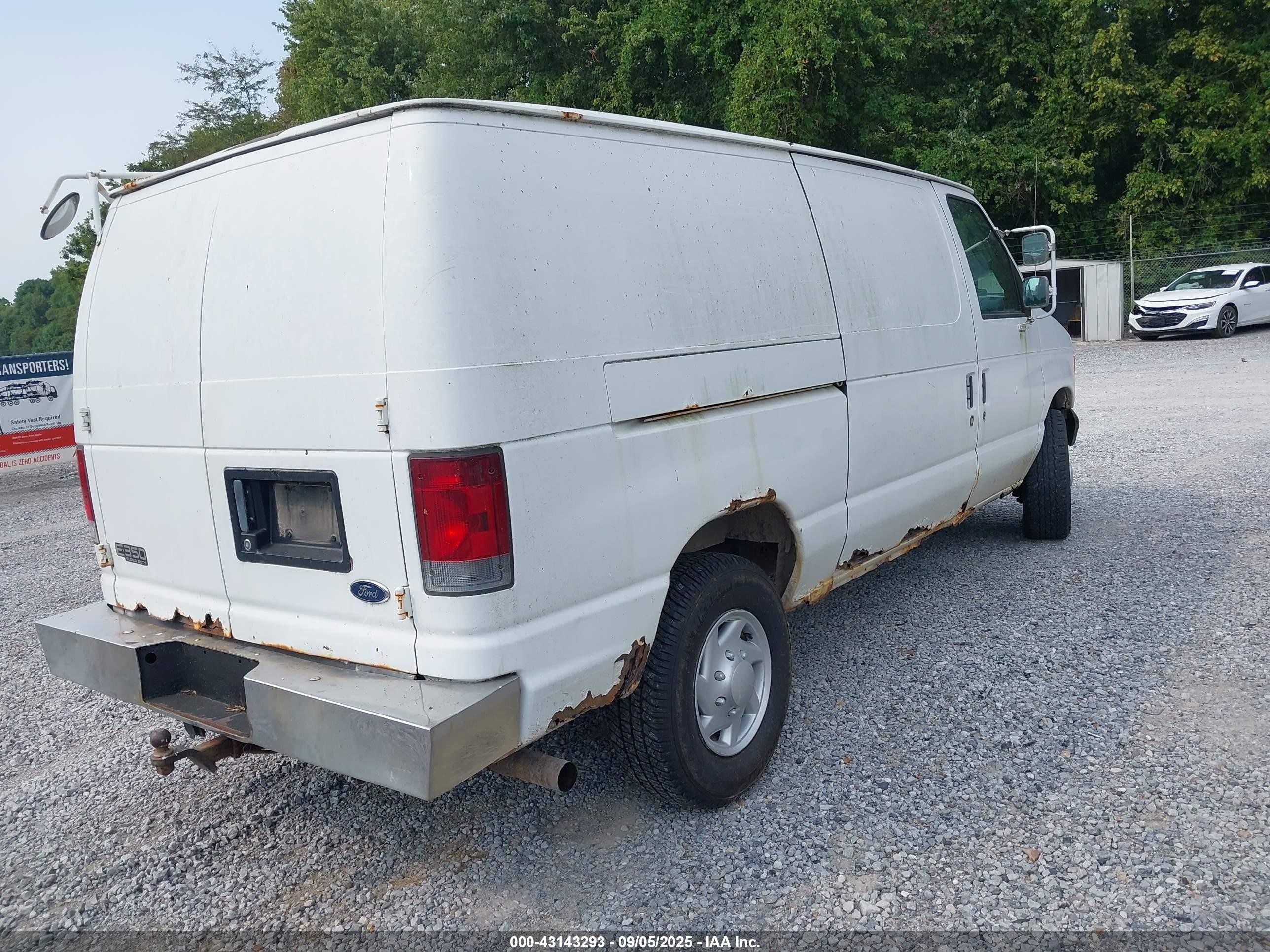 2005 Ford E-350 Super Duty Commercial/recreational White vin: 1FTSE34S75HA79859