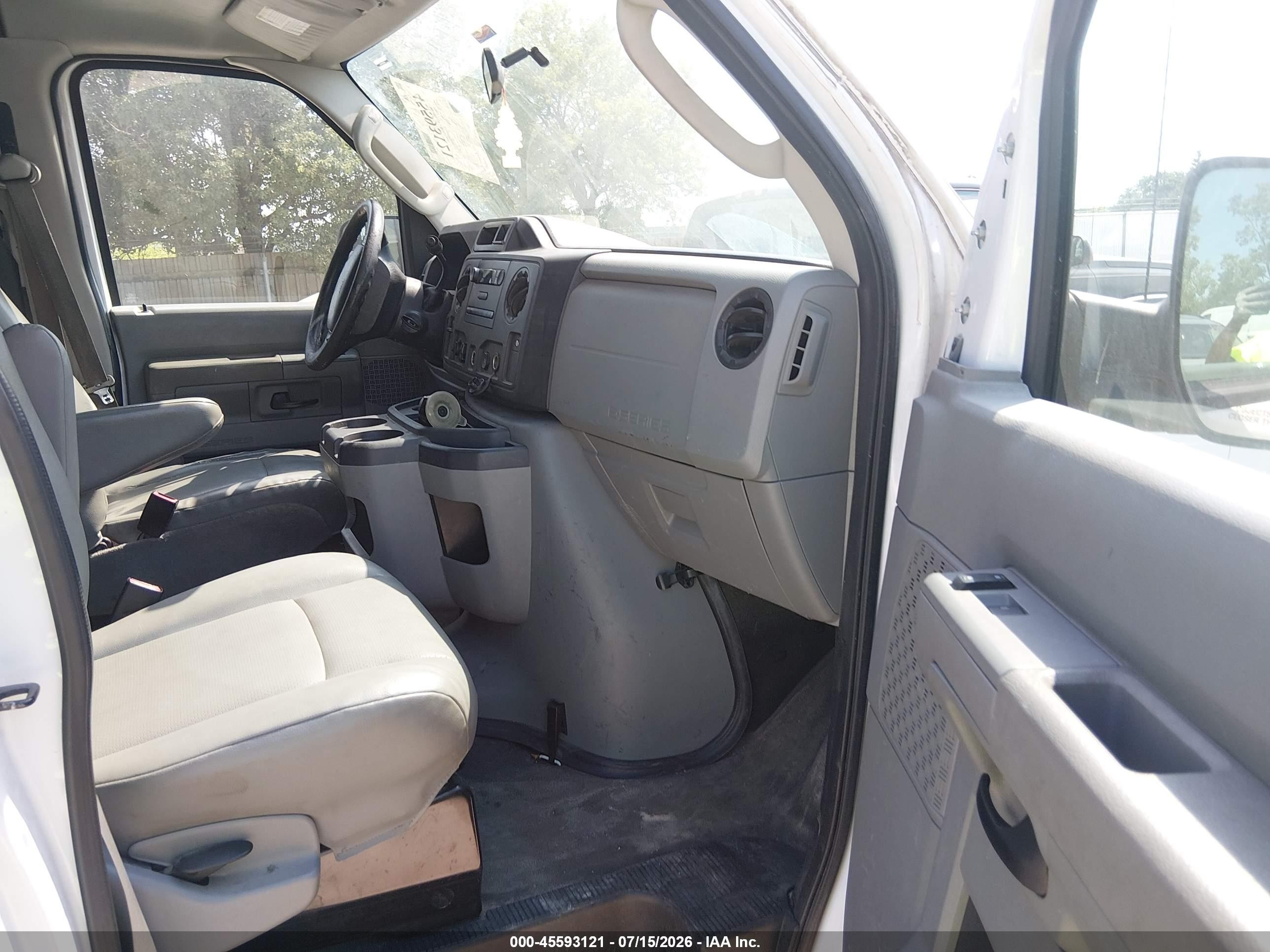 2012 Ford E-350 Super Duty   Белый vin: 1FTSE3EL2CDB01441