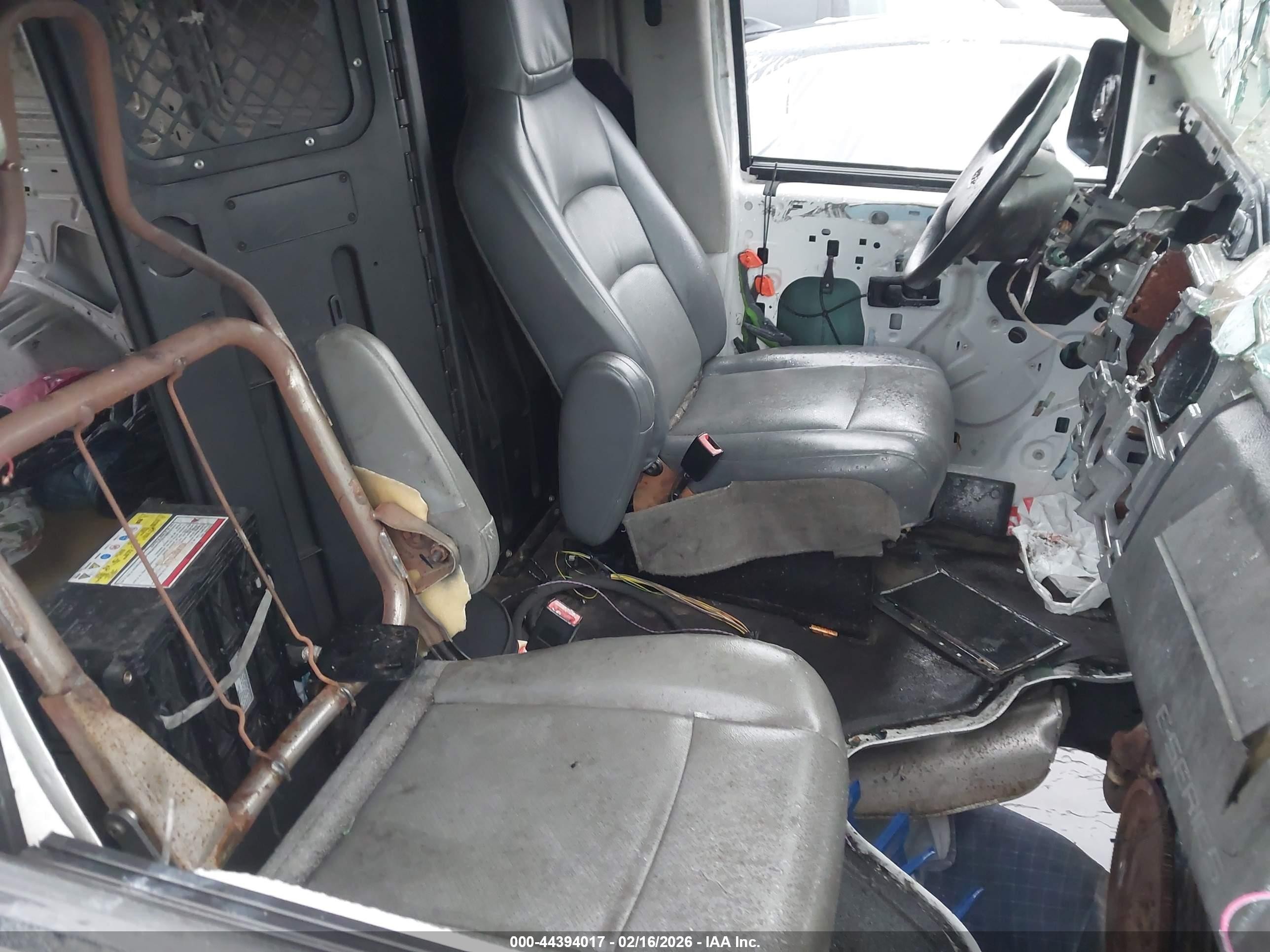 2010 Ford E-350 Super Duty Commercial/recreational White vin: 1FTSE3EL3ADA58810