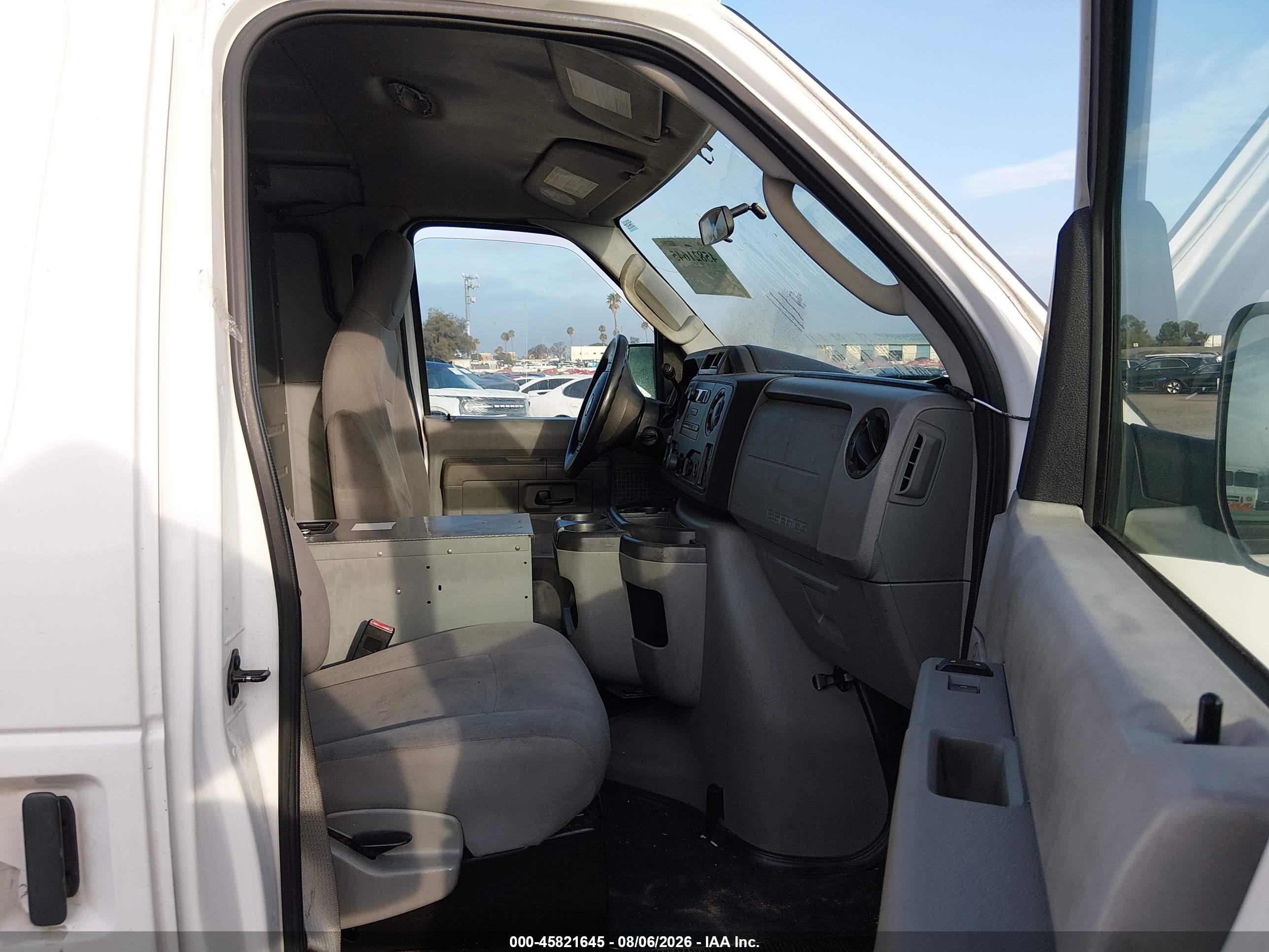 2011 Ford E-350 Super Duty Commercial White vin: 1FTSE3EL4BDB05568