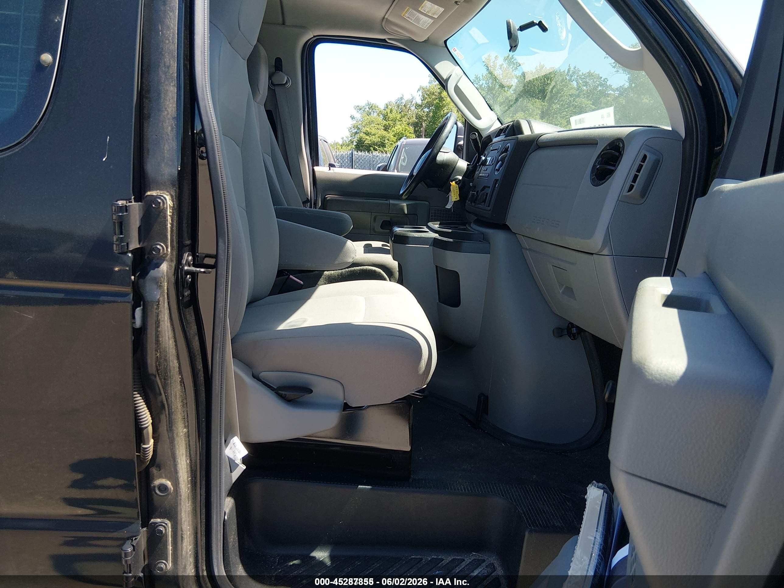 2014 Ford E-350 Super Duty Commercial Black vin: 1FTSE3EL5EDA87053