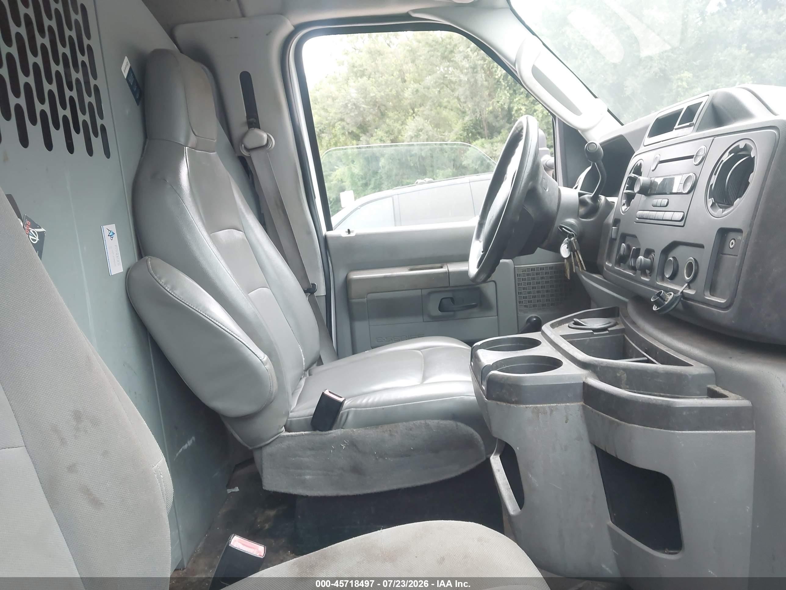 2010 Ford E-350 Super Duty Commercial/recreational White vin: 1FTSE3EL7ADB02873