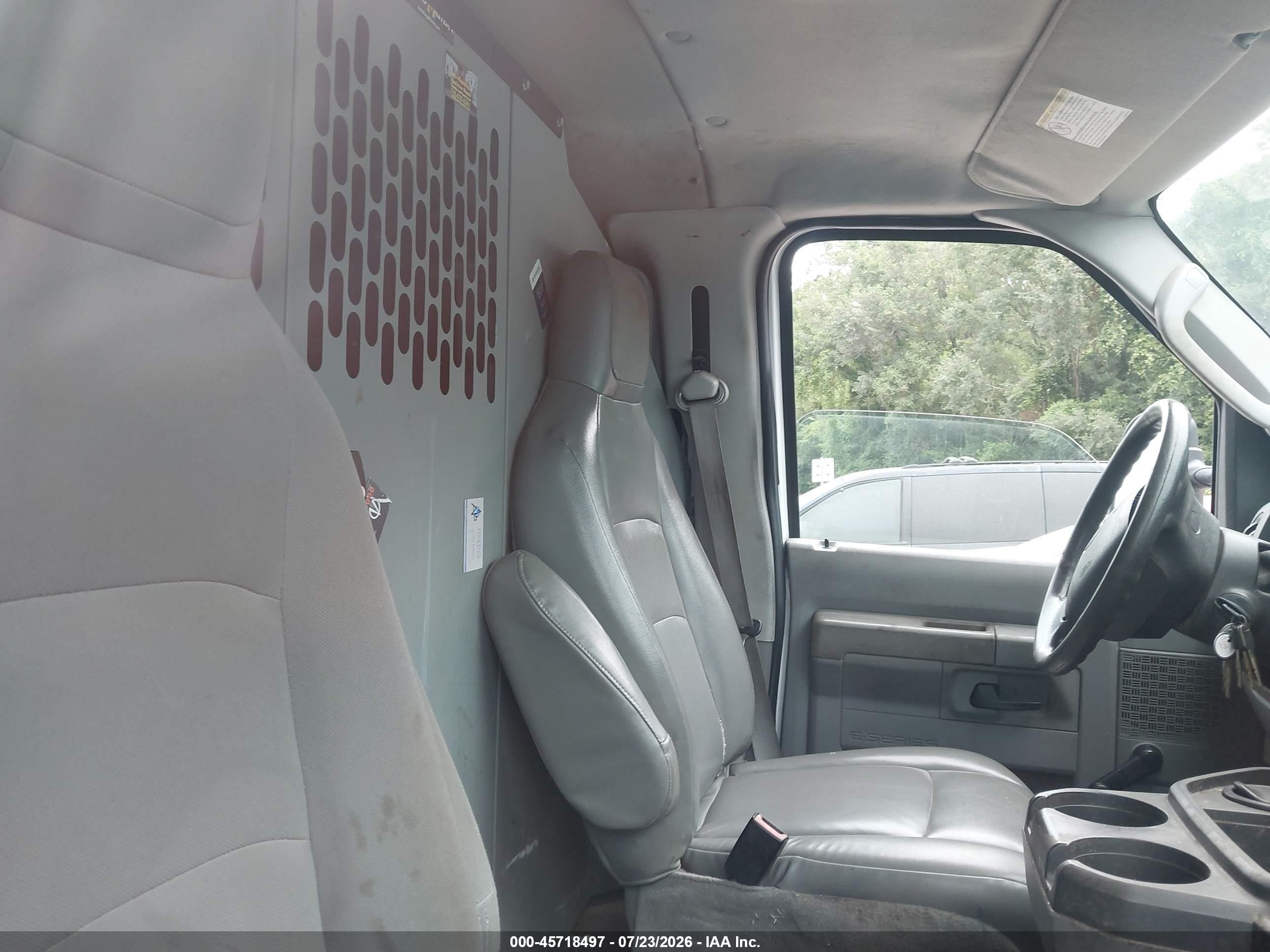 2010 Ford E-350 Super Duty Commercial/recreational White vin: 1FTSE3EL7ADB02873