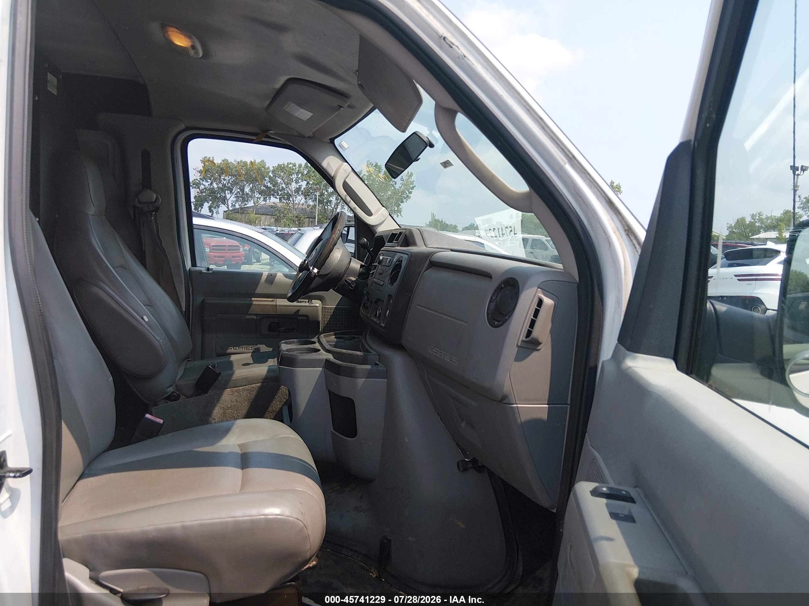 2012 Ford E-350 Super Duty Commercial Белый vin: 1FTSE3EL7CDB37030