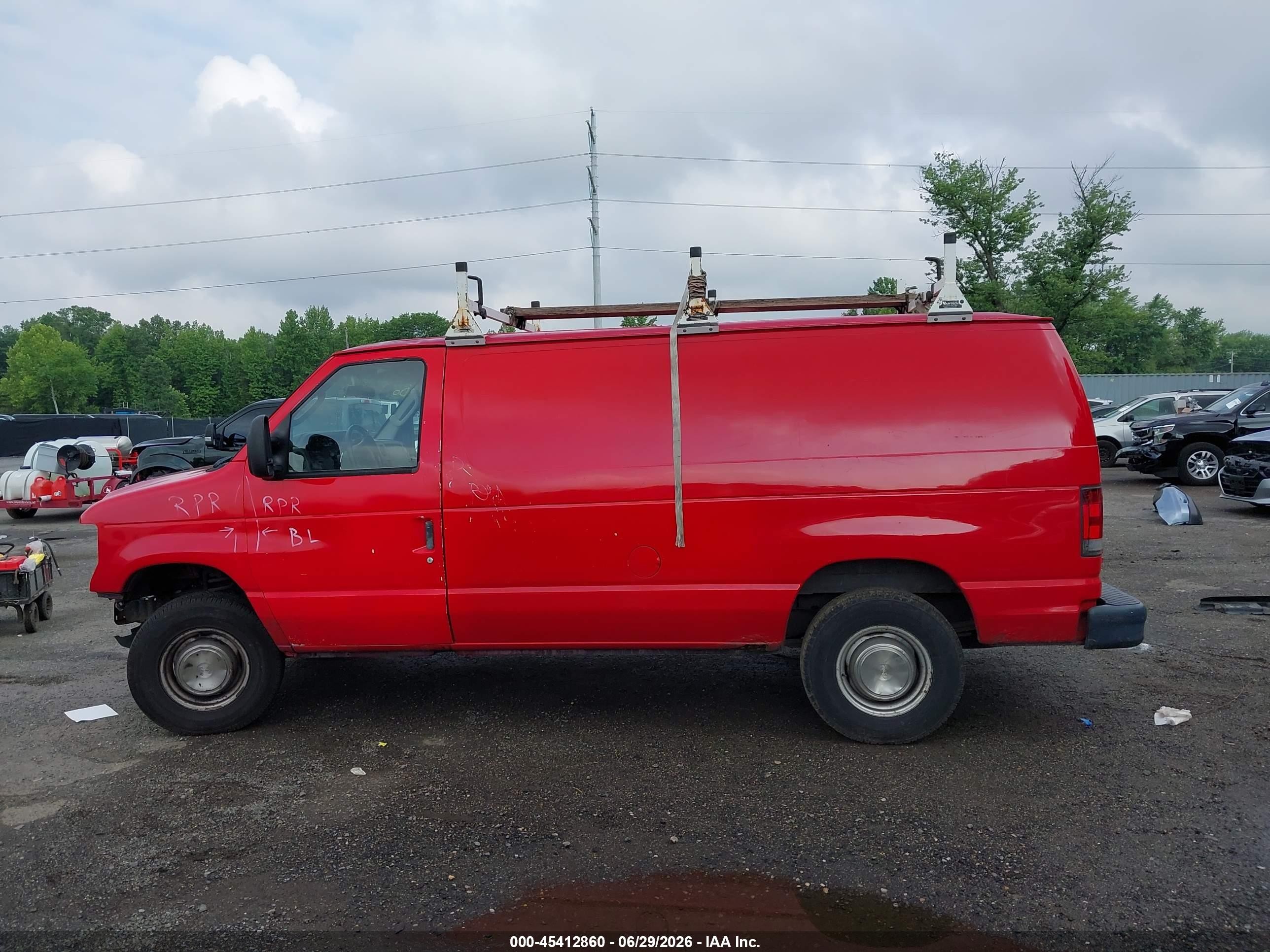2011 Ford E-350 Super Duty Commercial/recreational Red vin: 1FTSE3EL8BDA25979
