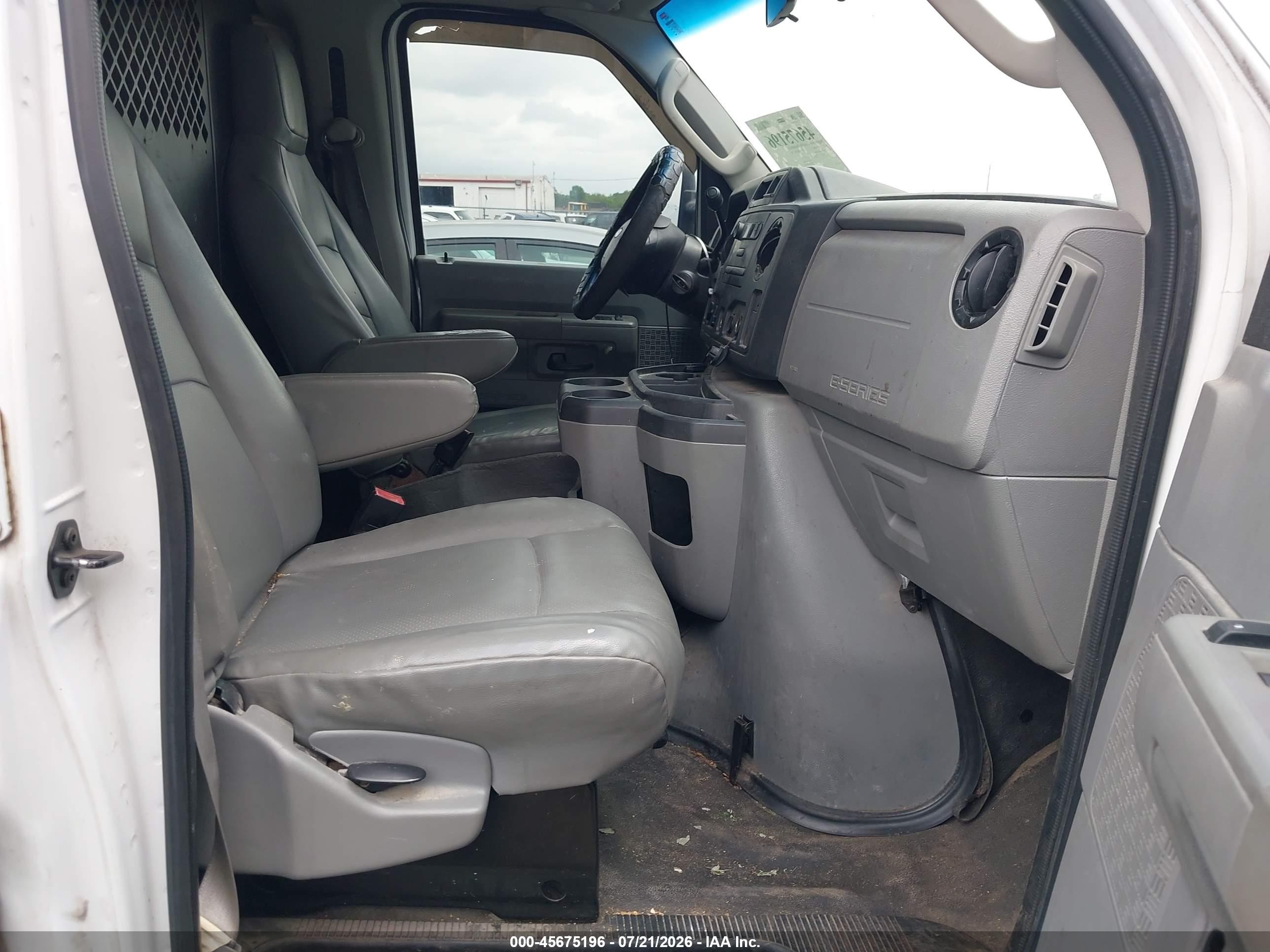 2010 Ford E-350 Super Duty Commercial/recreational White vin: 1FTSE3ELXADA98835