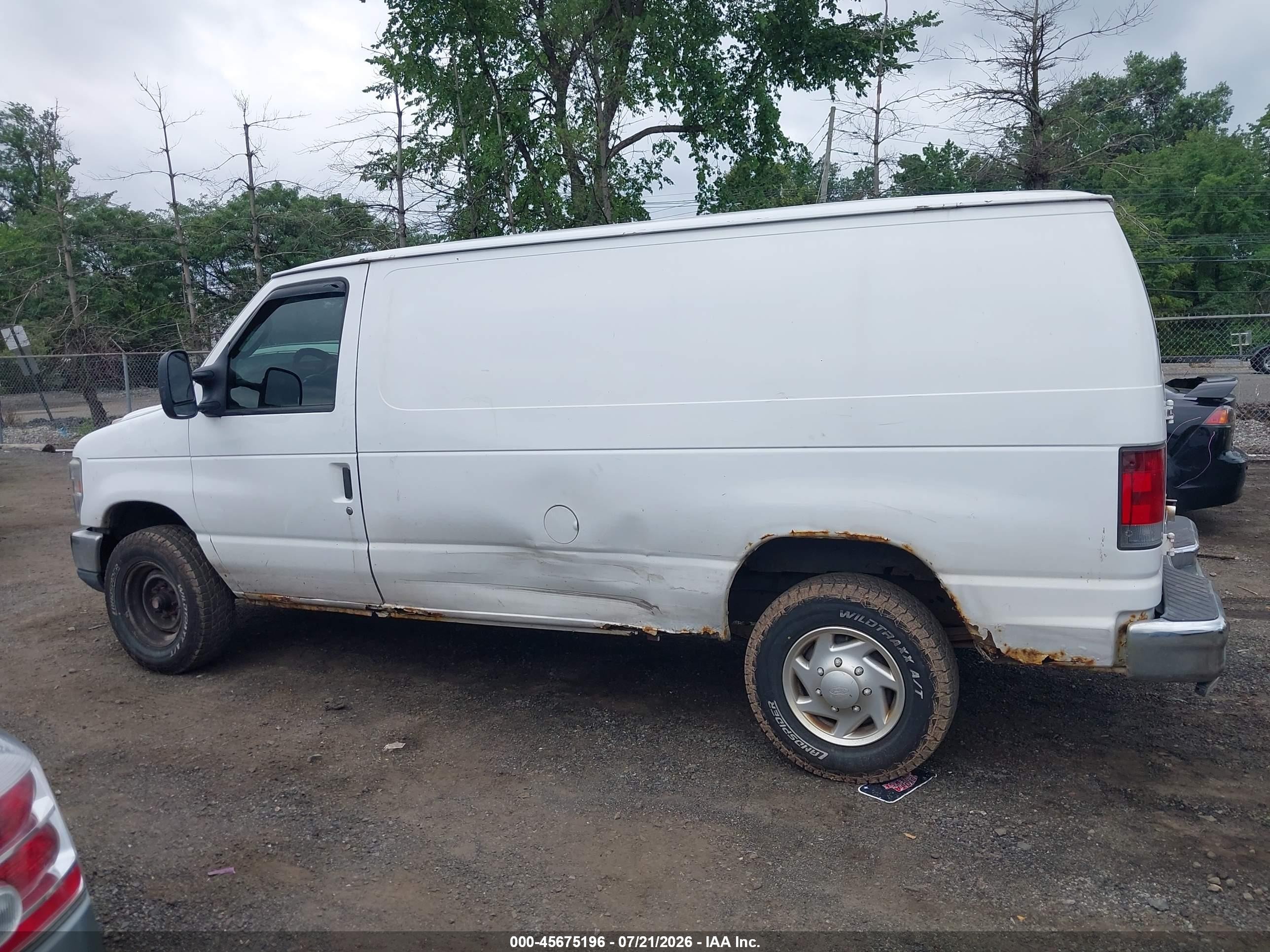 2010 Ford E-350 Super Duty Commercial/recreational White vin: 1FTSE3ELXADA98835