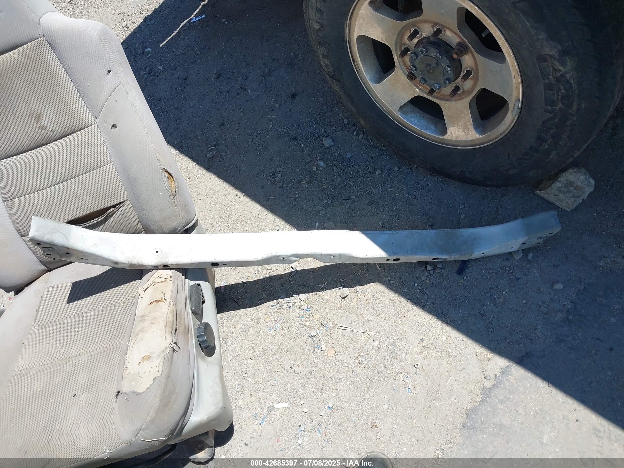 2005 Ford F-250   White vin: 1FTSF20P05EA38032