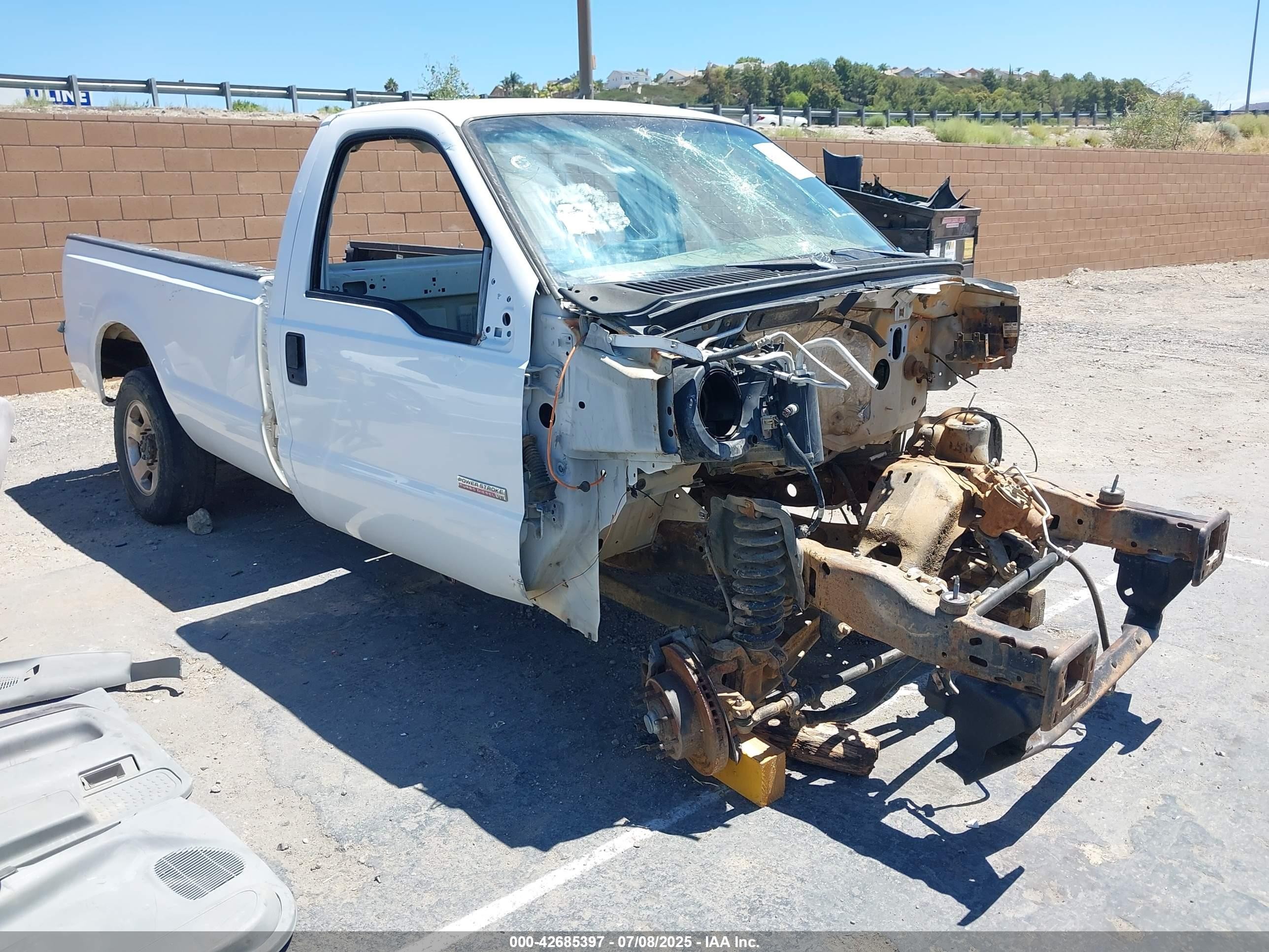 2005 Ford F-250   White vin: 1FTSF20P05EA38032