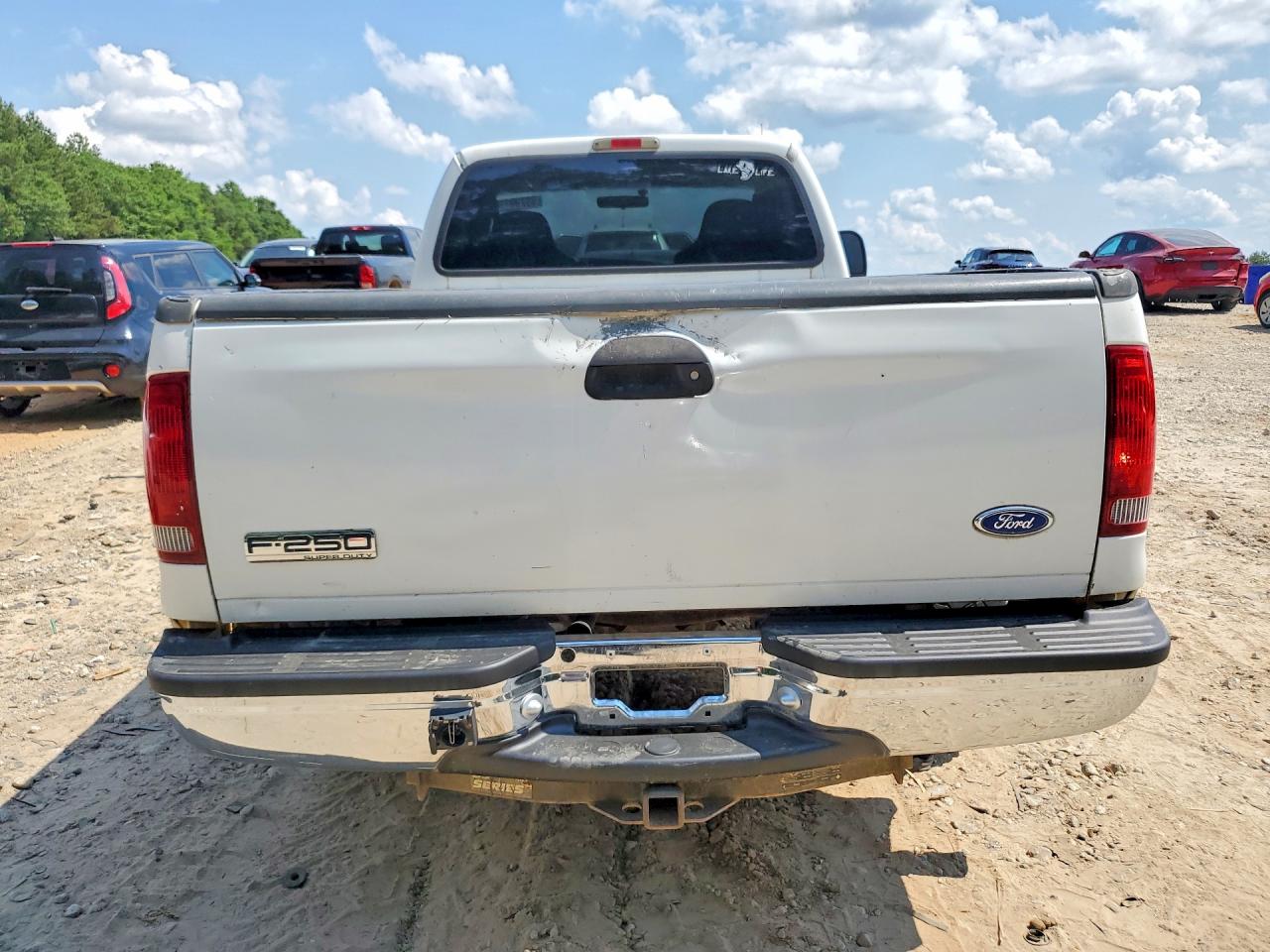 2005 Ford F250 Super Duty White vin: 1FTSF20P95EB46956