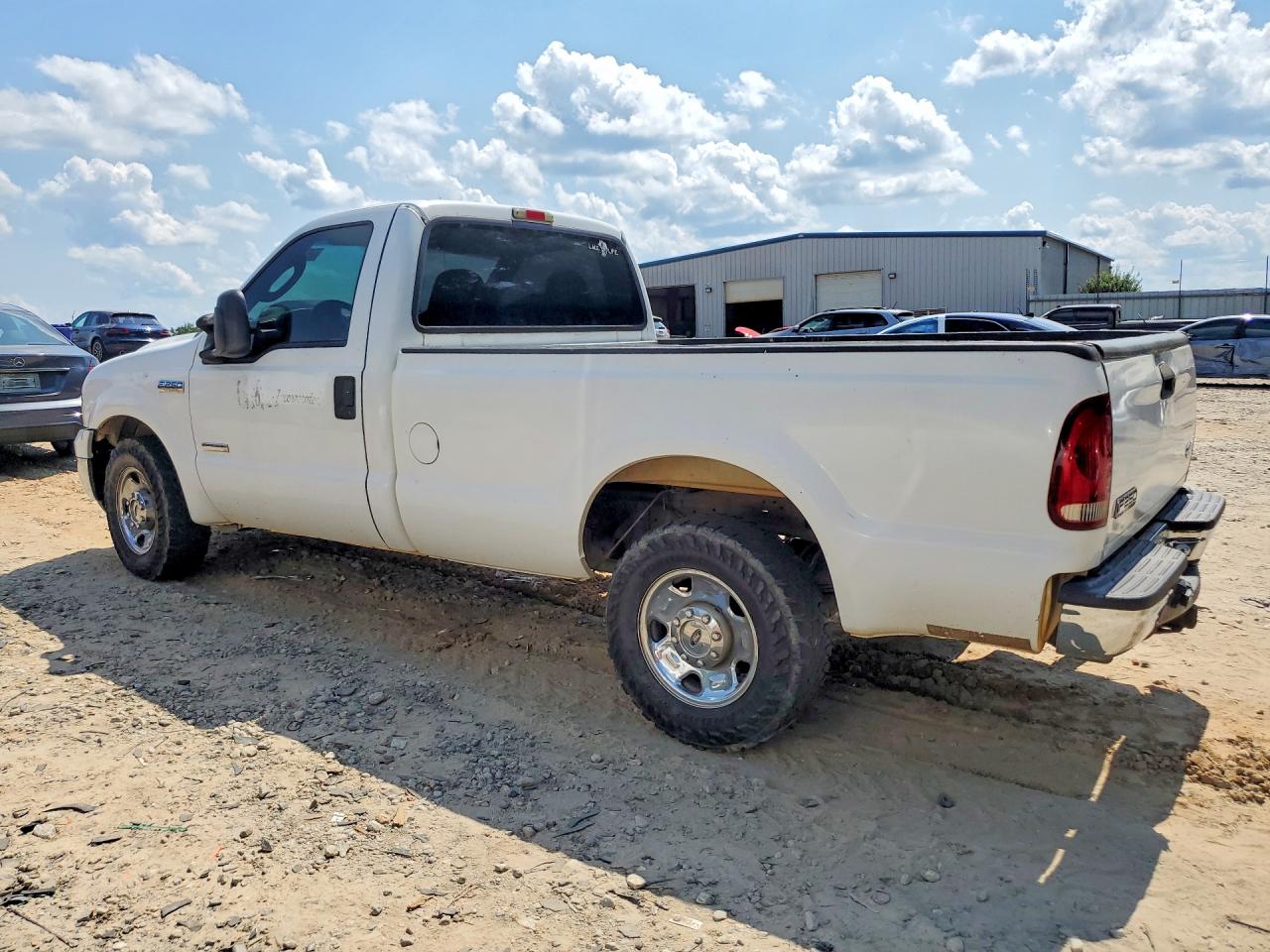 2005 Ford F250 Super Duty White vin: 1FTSF20P95EB46956