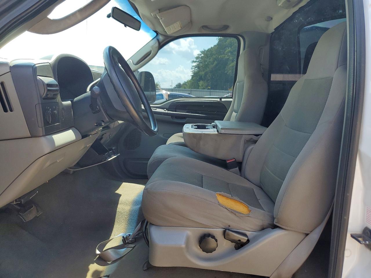 2005 Ford F250 Super Duty White vin: 1FTSF20P95EB46956
