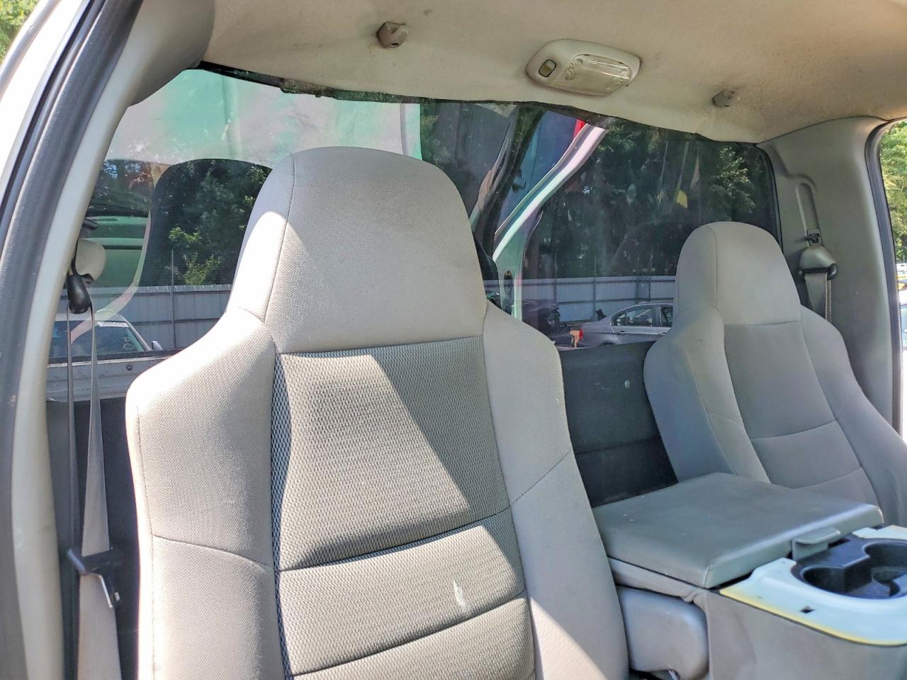 2005 Ford F250 Super Duty White vin: 1FTSF20P95EB46956