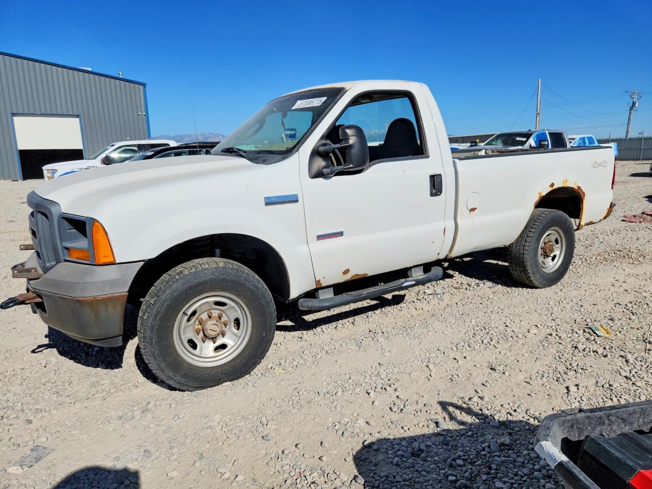 2005 Ford F250 Super Duty White vin: 1FTSF21P15ED29458