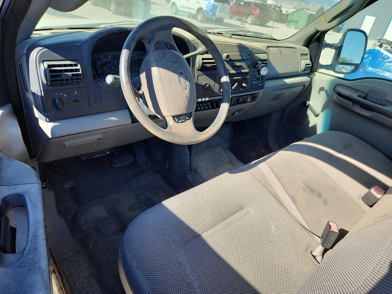 2005 Ford F250 Super Duty White vin: 1FTSF21P15ED29458