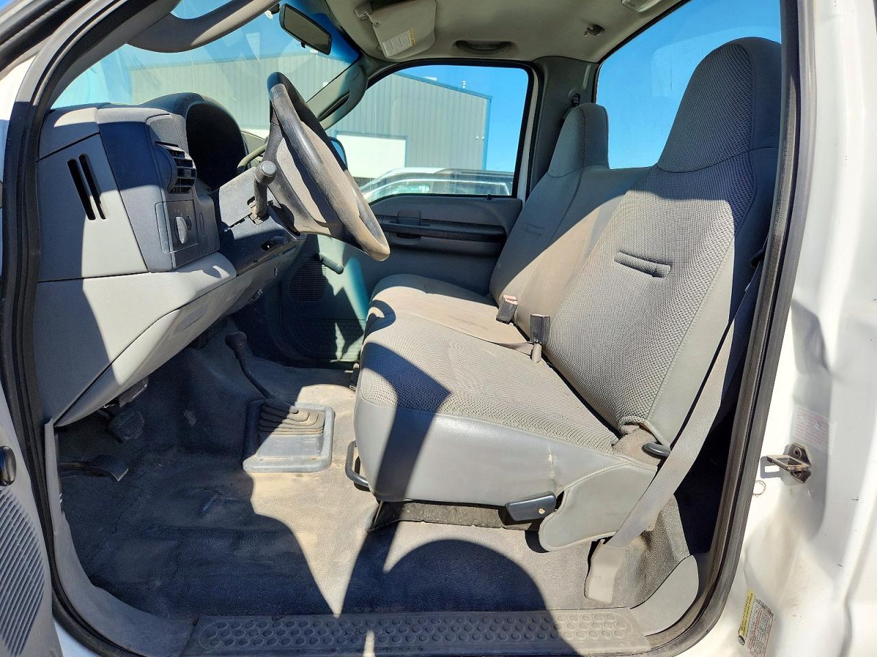 2005 Ford F250 Super Duty White vin: 1FTSF21P15ED29458