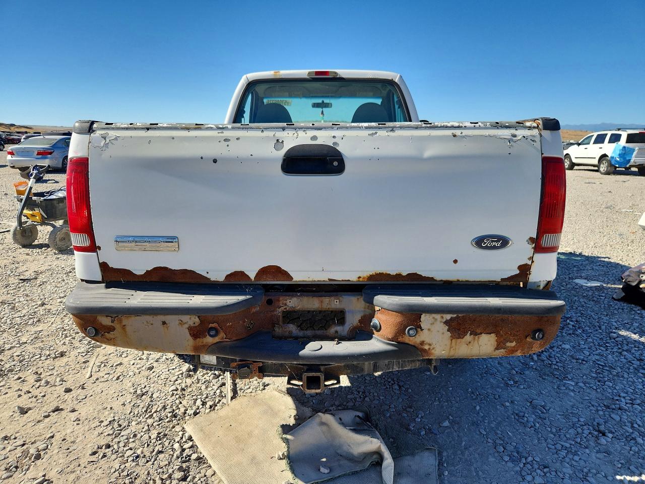 2005 Ford F250 Super Duty White vin: 1FTSF21P15ED29458