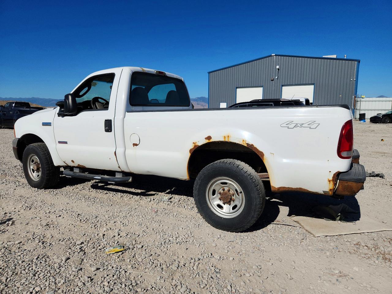 2005 Ford F250 Super Duty White vin: 1FTSF21P15ED29458