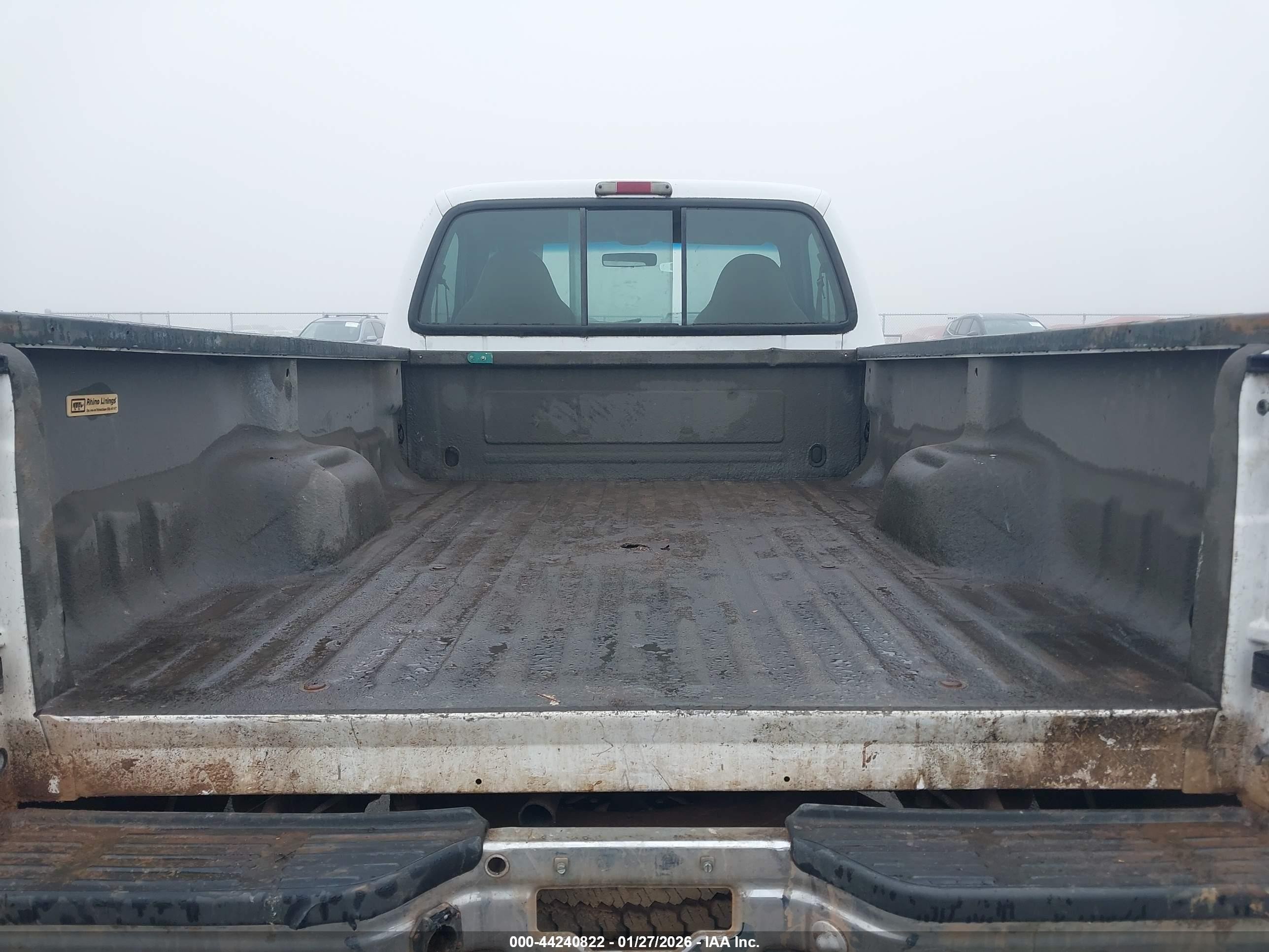 2000 Ford F-350 Lariat/xl/xlt White vin: 1FTSF31F0YEA19318