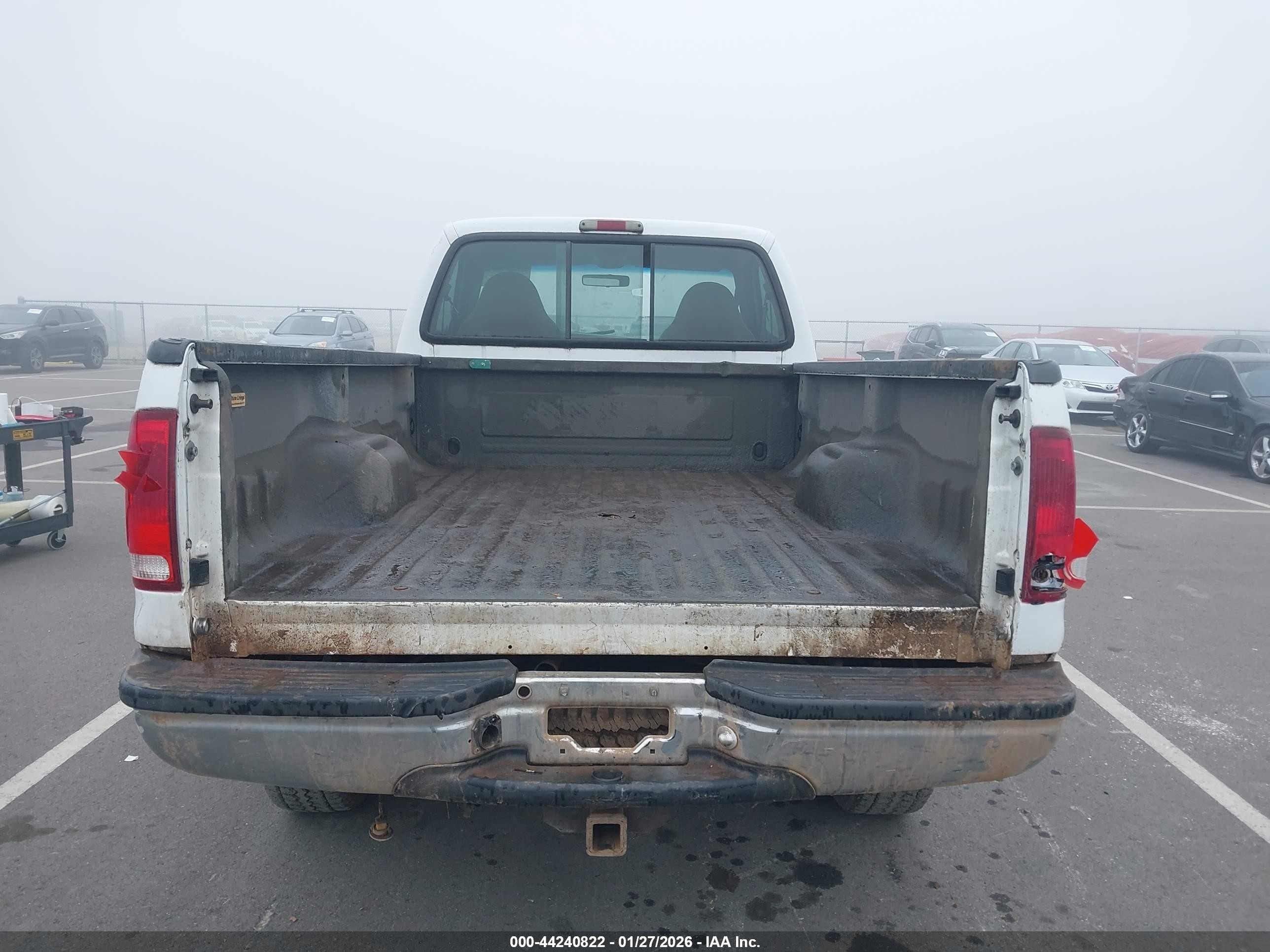 2000 Ford F-350 Lariat/xl/xlt White vin: 1FTSF31F0YEA19318