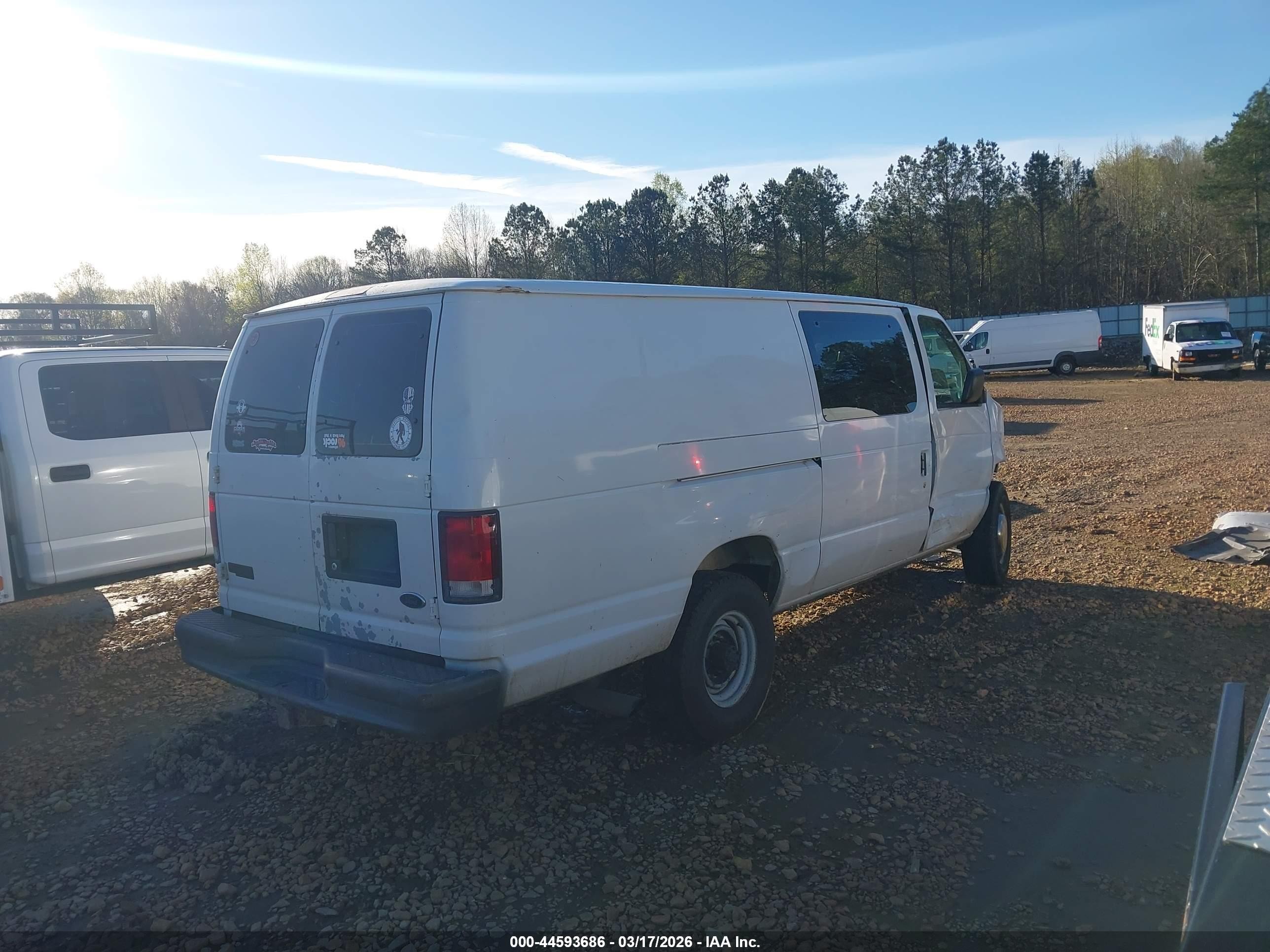 2000 Ford E-350 Super Duty Commercial/recreational White vin: 1FTSS34F3YHB35277