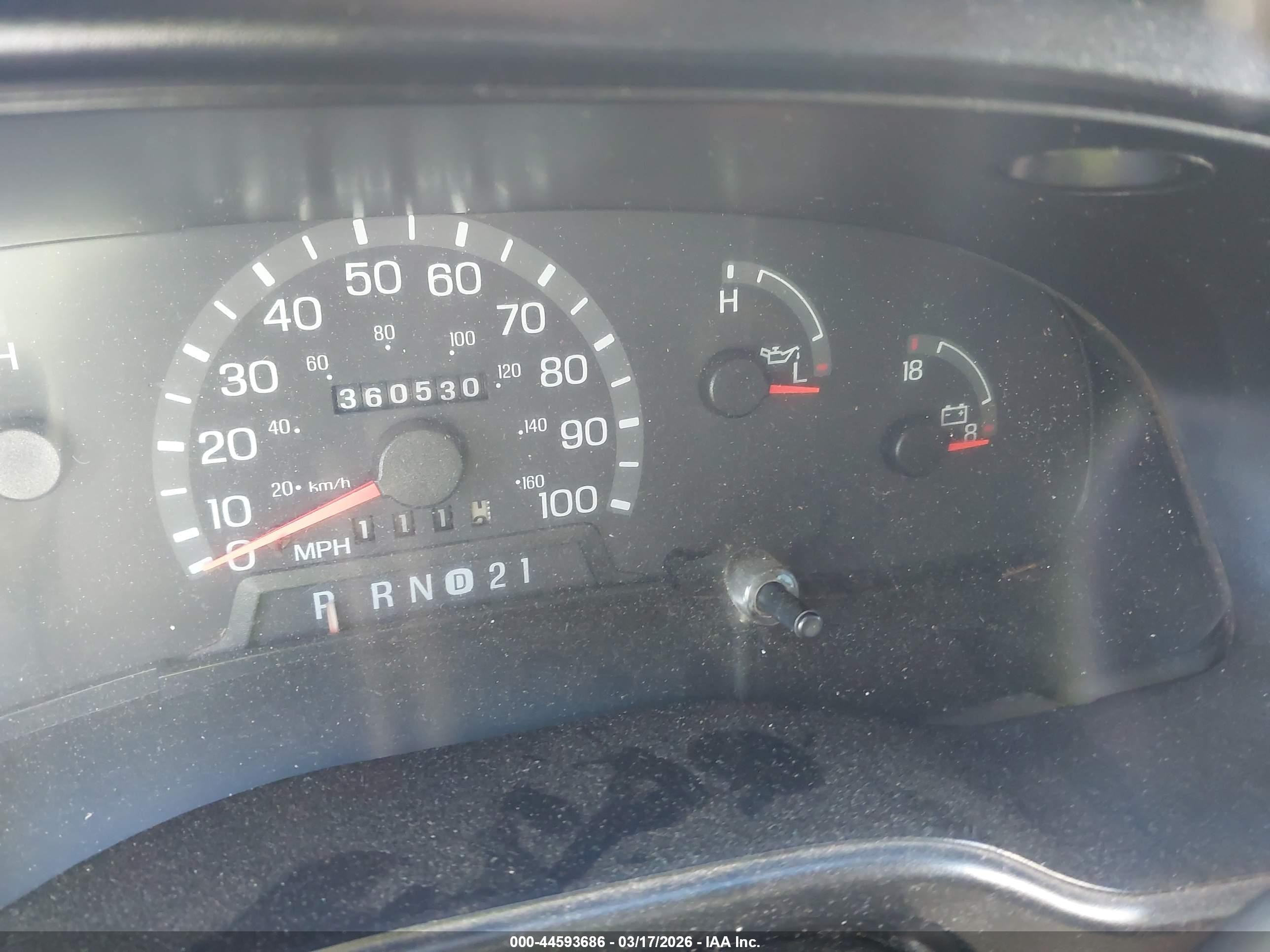 2000 Ford E-350 Super Duty Commercial/recreational White vin: 1FTSS34F3YHB35277