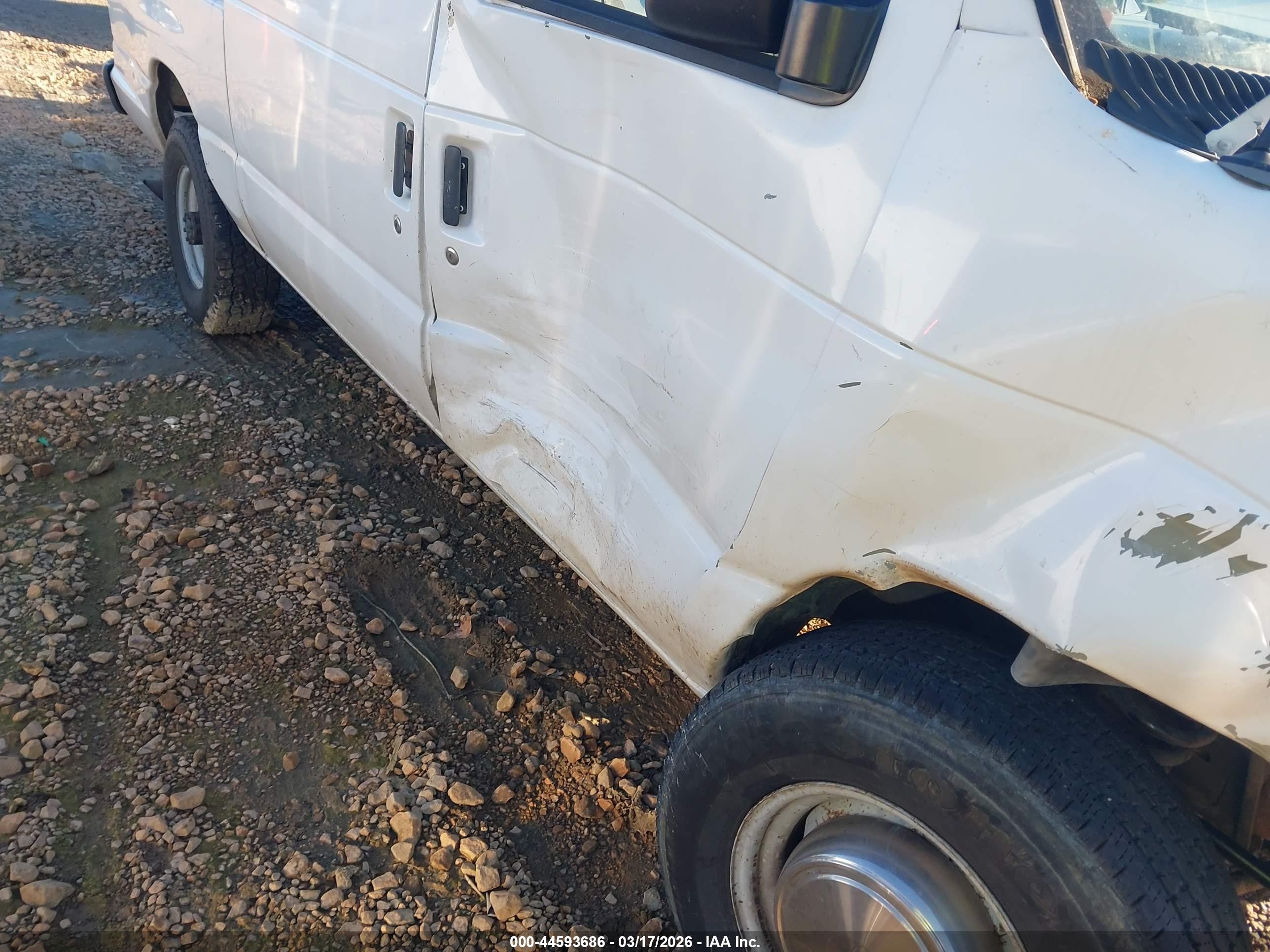 2000 Ford E-350 Super Duty Commercial/recreational White vin: 1FTSS34F3YHB35277