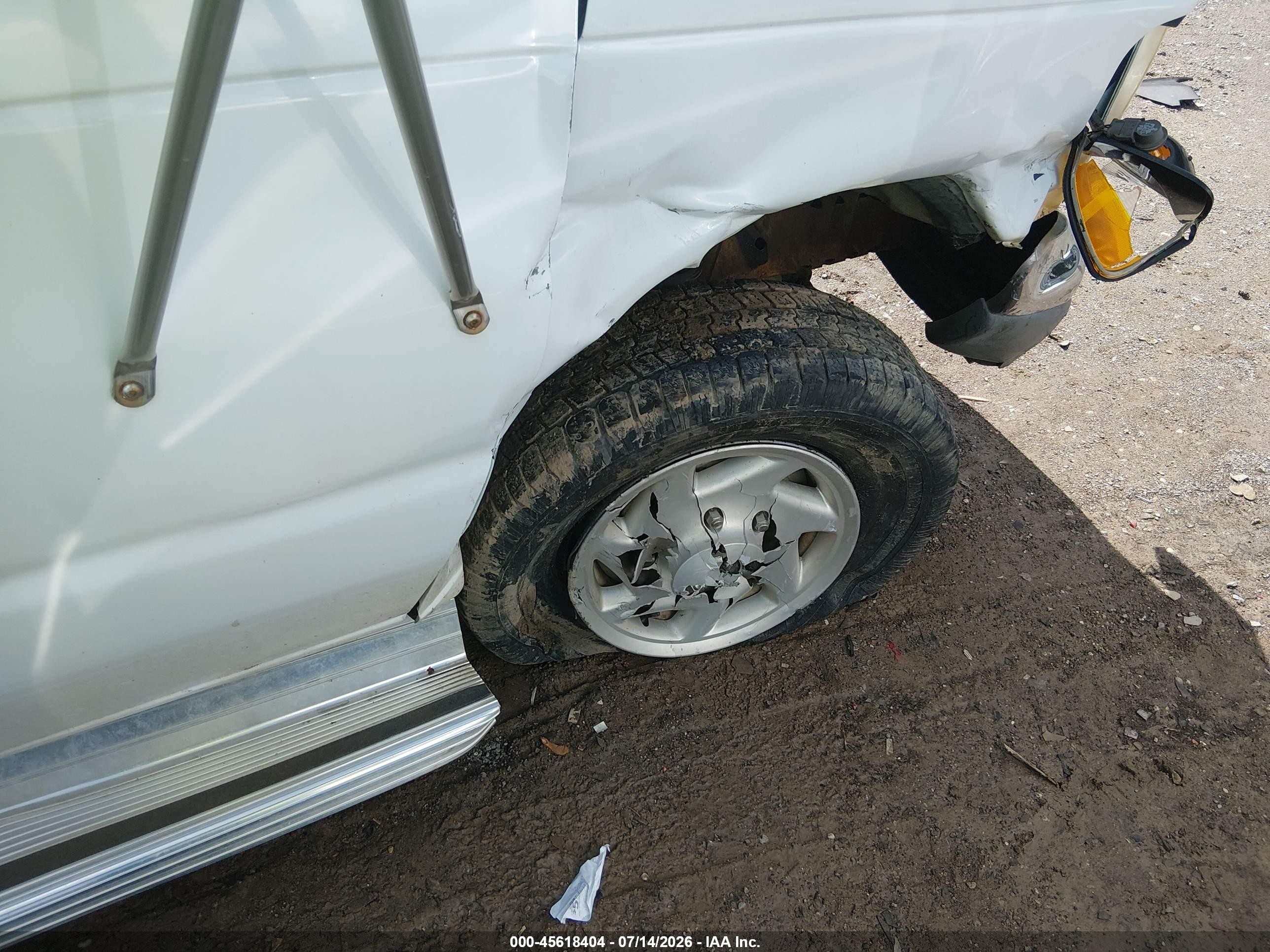 1998 Ford E-350 Commercial/recreational White vin: 1FTSS34F5WHB10569