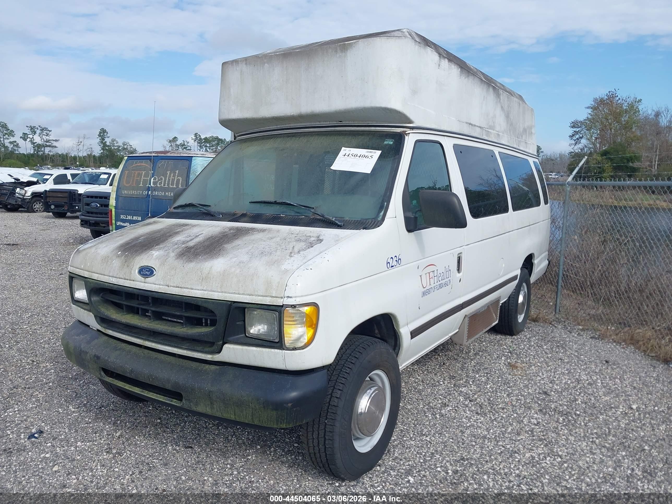 1998 Ford E-350 Commercial/recreational White vin: 1FTSS34F6WHB62597