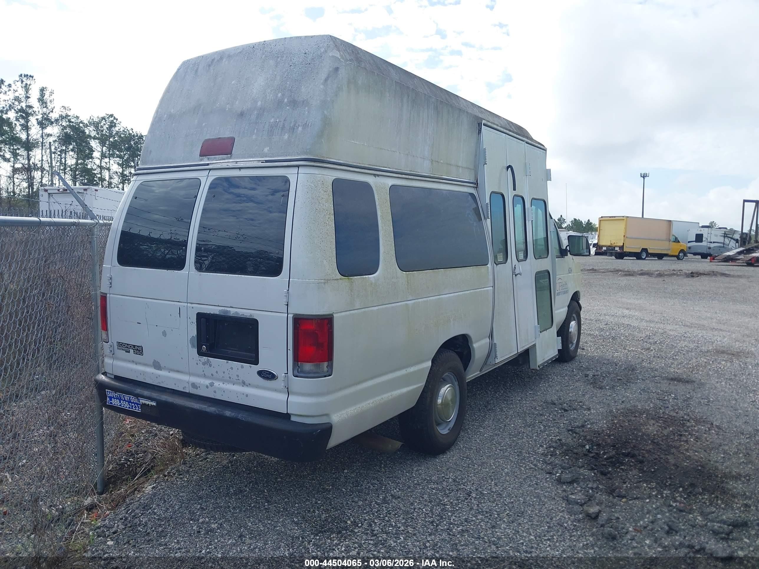1998 Ford E-350 Commercial/recreational White vin: 1FTSS34F6WHB62597