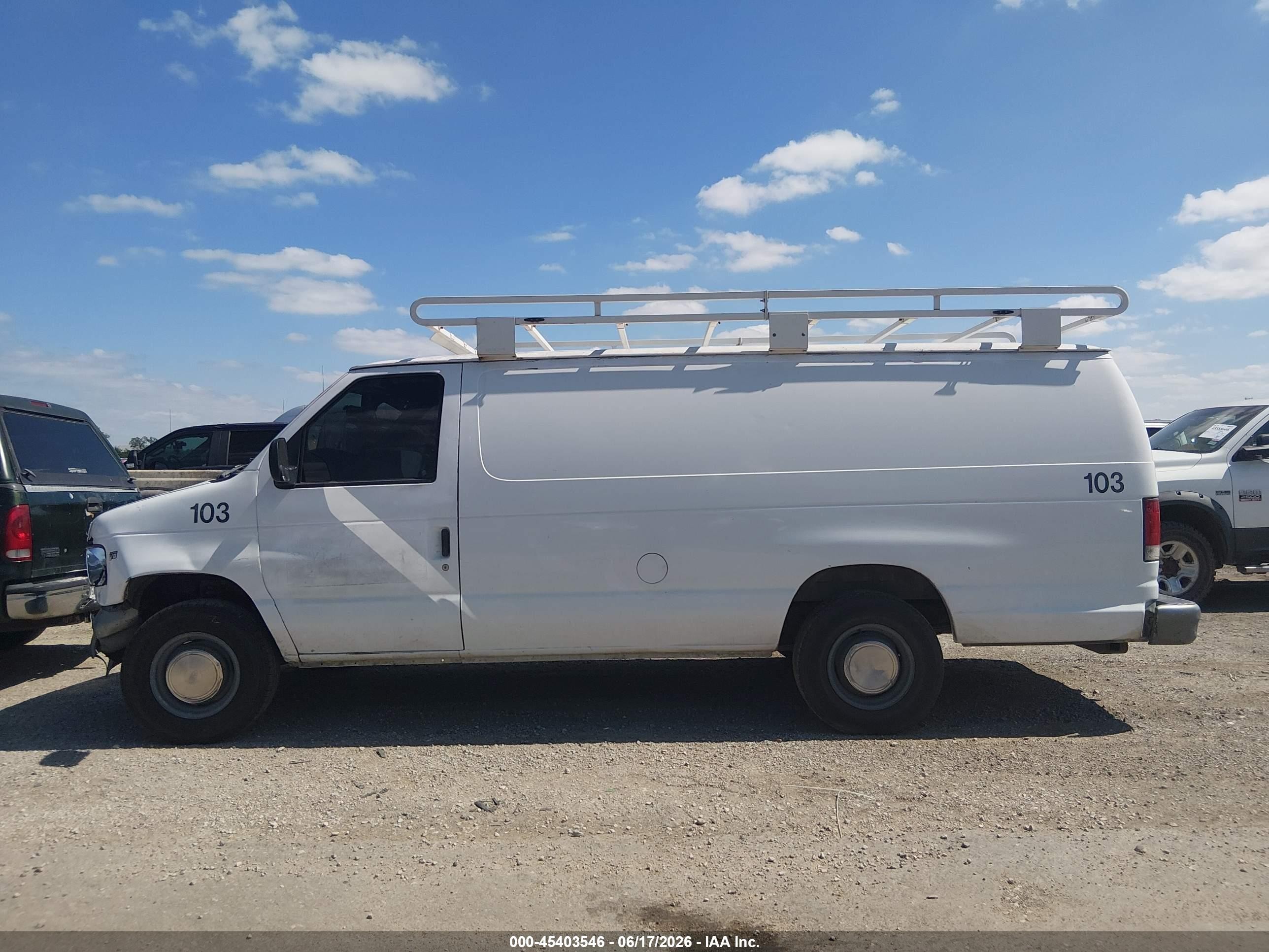2002 Ford E-350 Super Duty Commercial/recreational White vin: 1FTSS34L02HB32219