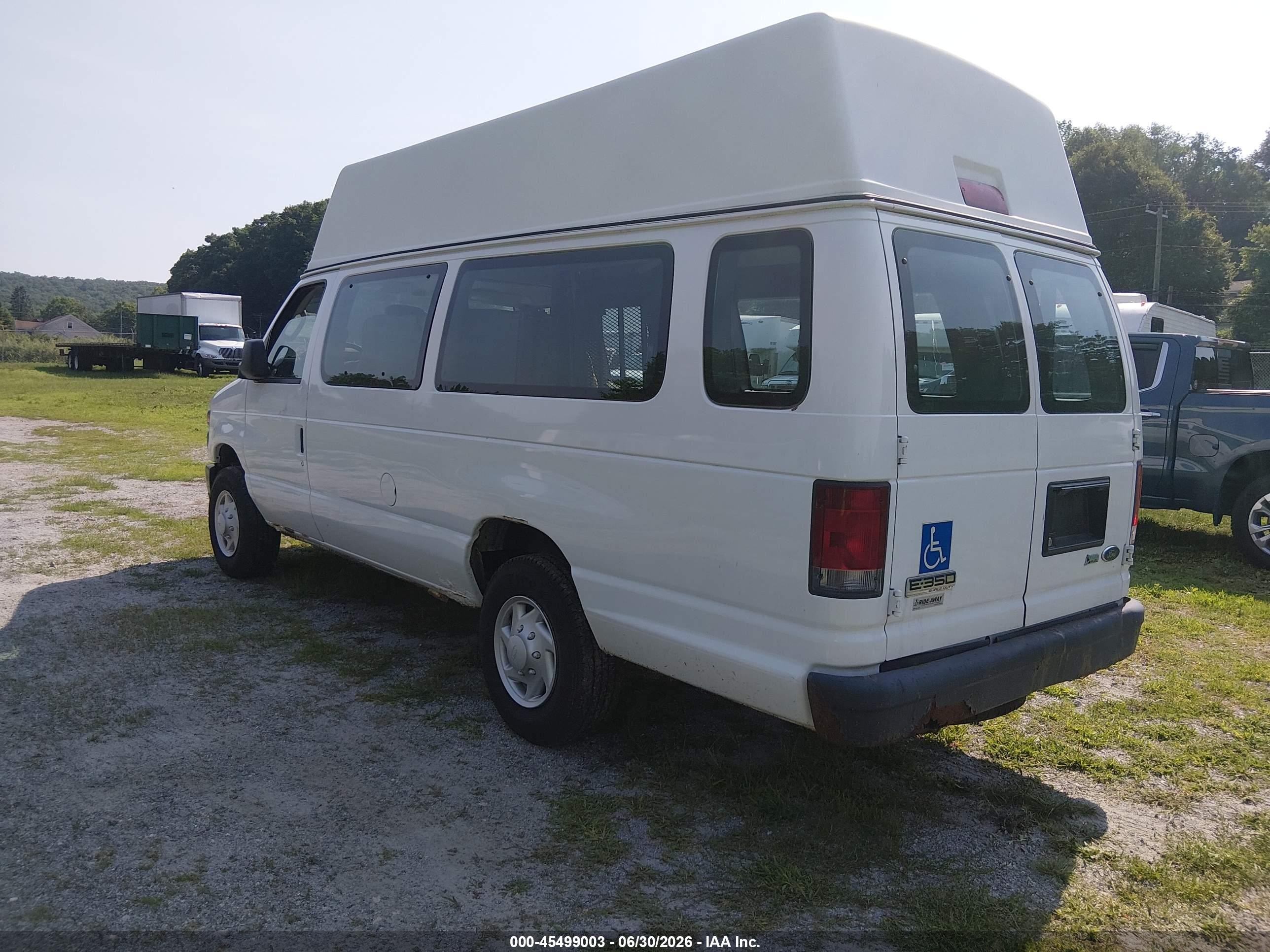 2009 Ford E-350 Super Duty Commercial/recreational Белый vin: 1FTSS34L19DA29912