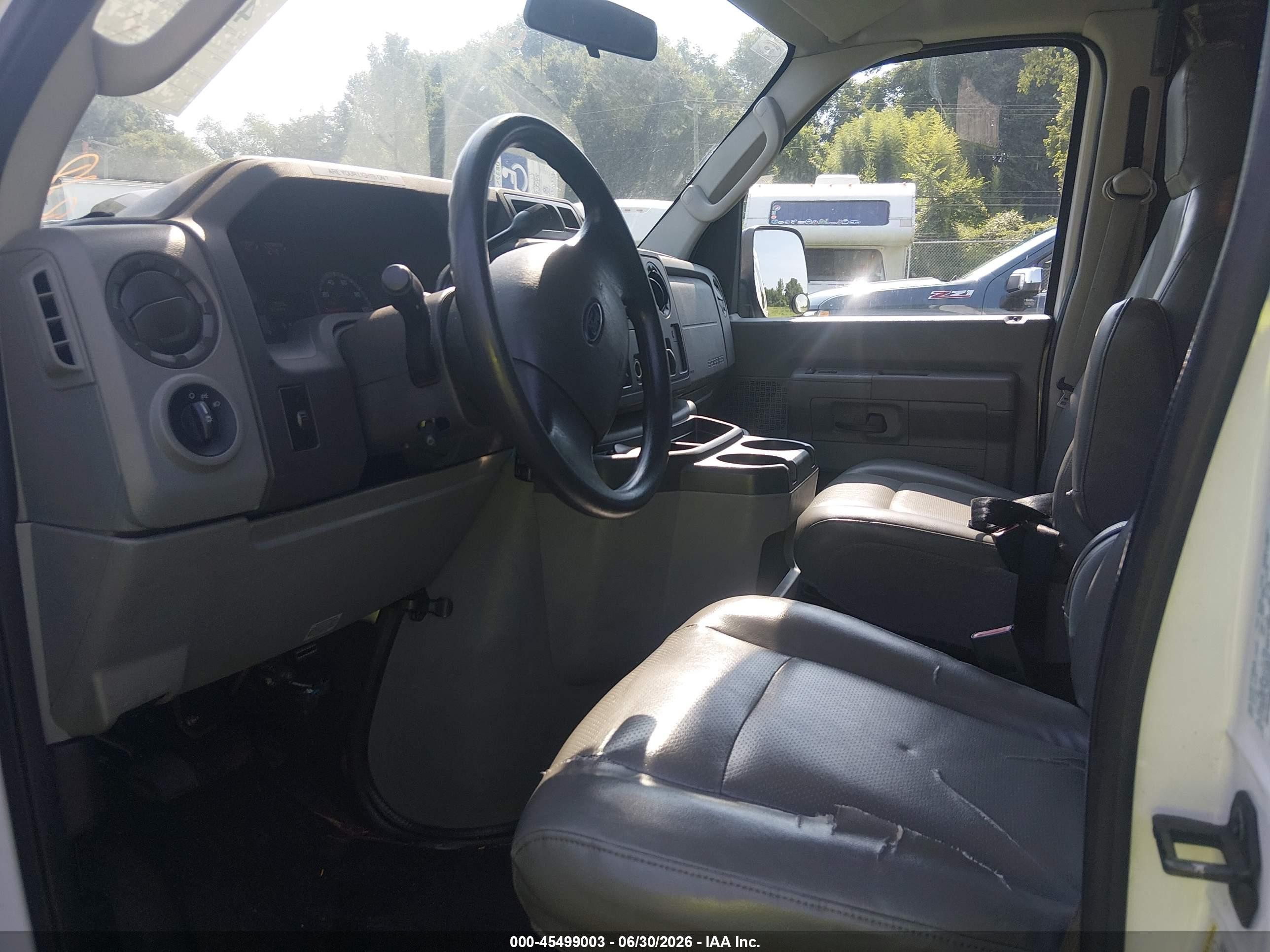 2009 Ford E-350 Super Duty Commercial/recreational Белый vin: 1FTSS34L19DA29912