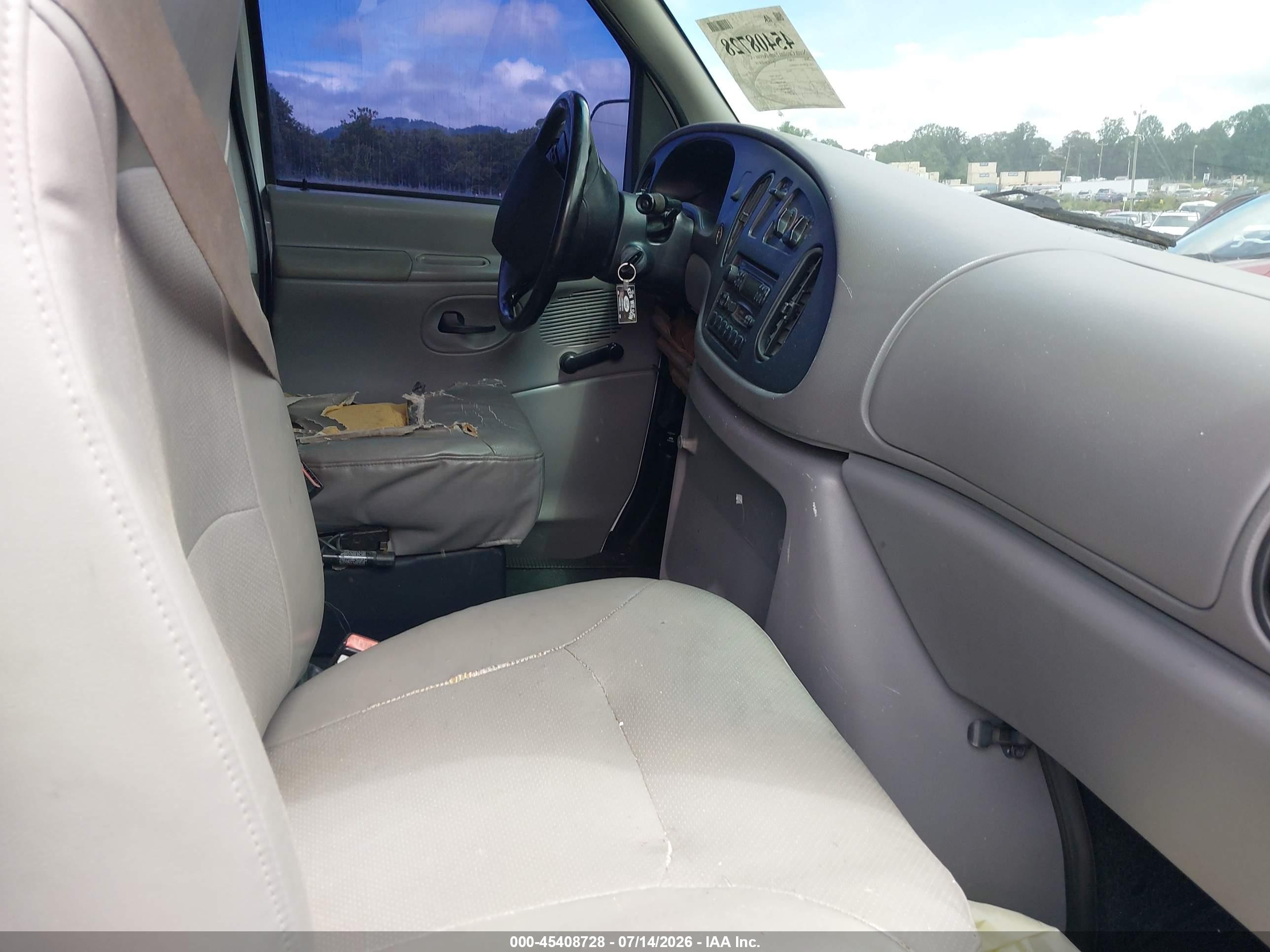 2000 Ford E-350 Super Duty Commercial/recreational White vin: 1FTSS34L5YHB98161