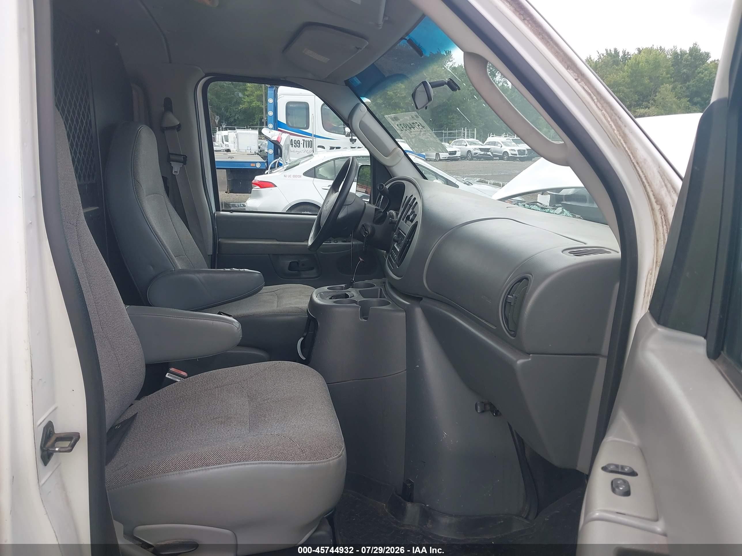 2003 Ford E-350 Super Duty Commercial/recreational White vin: 1FTSS34L83HC07766