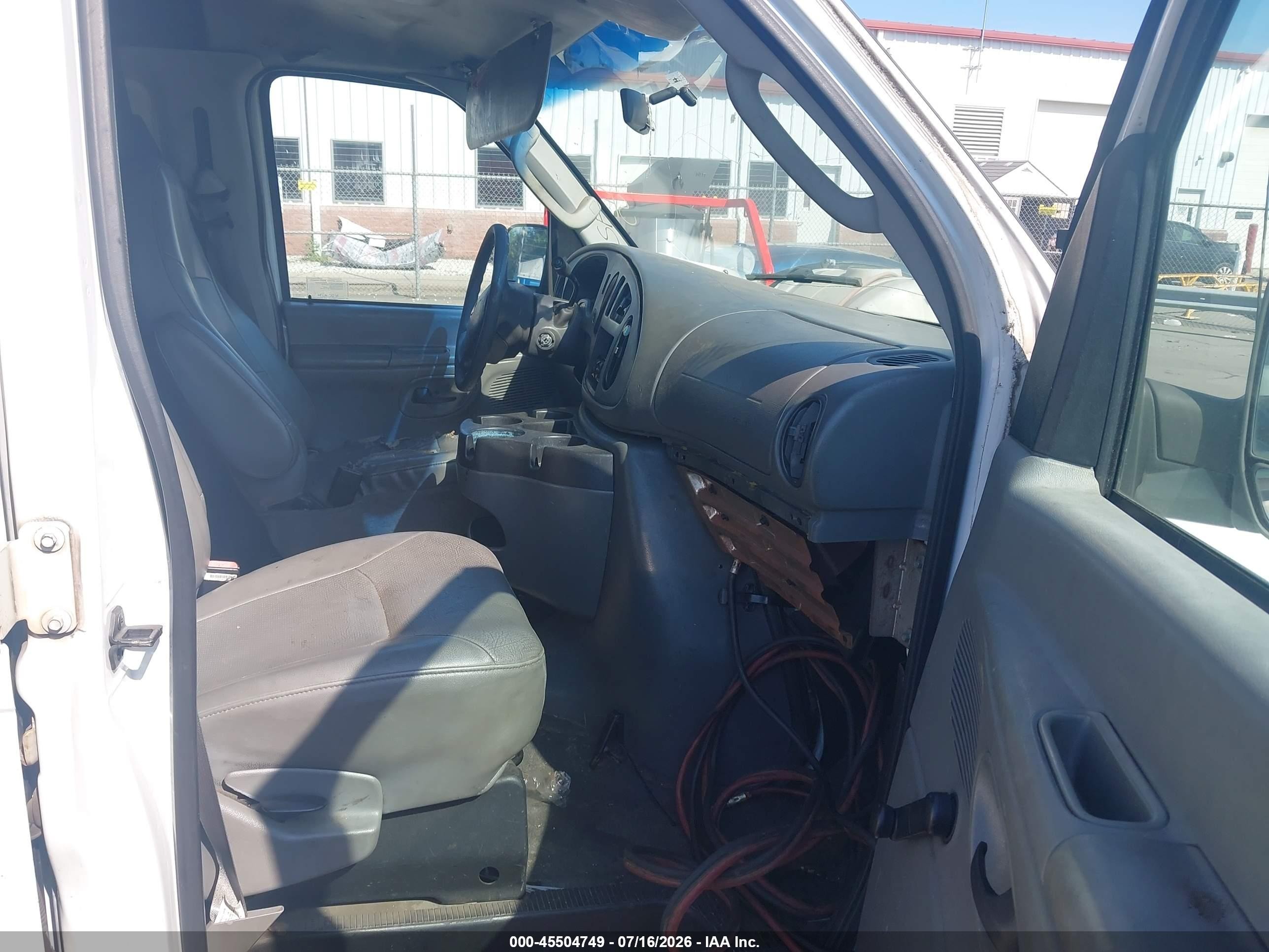 2006 Ford E-350 Super Duty   White vin: 1FTSS34LX6HB34372