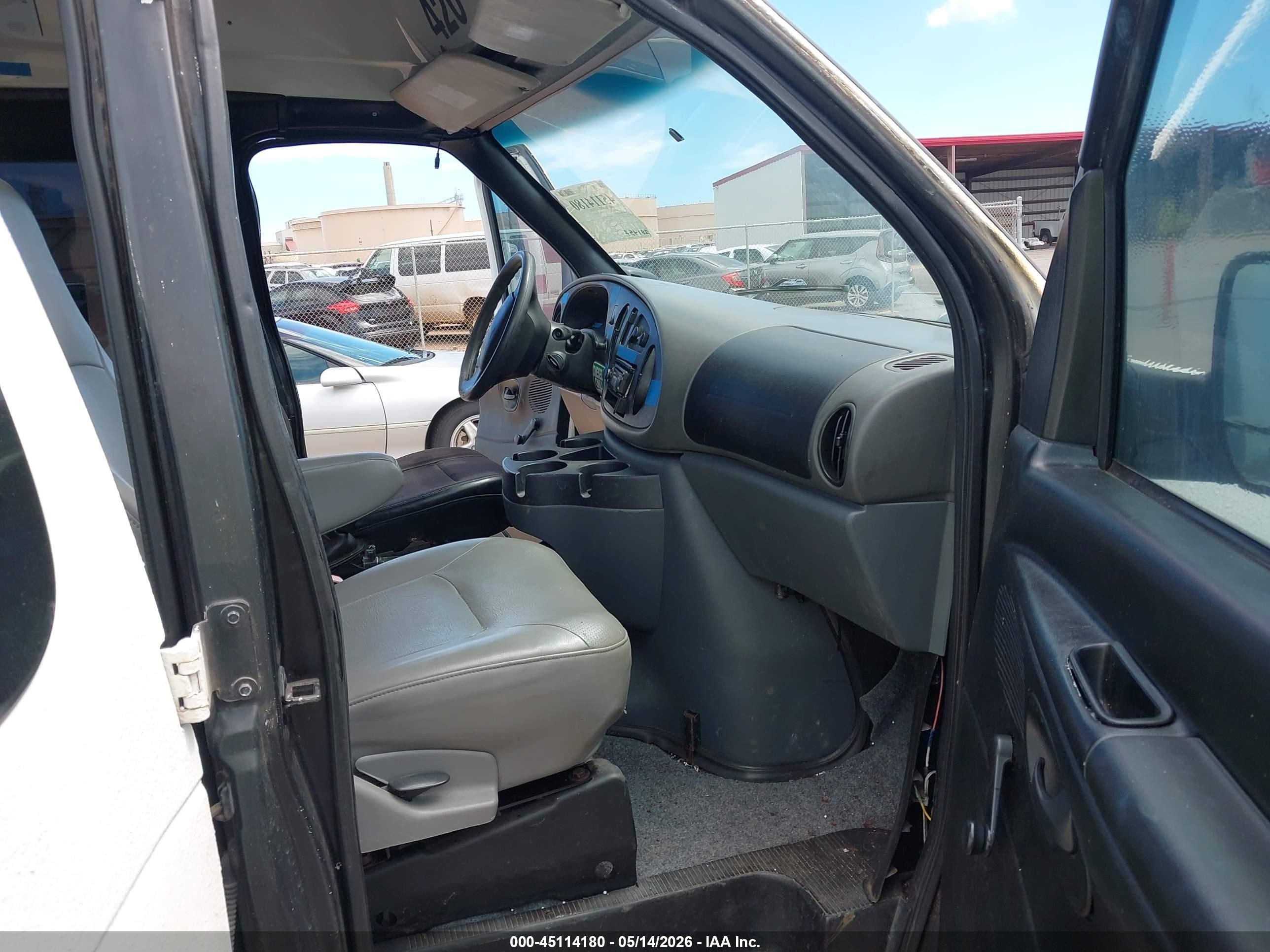 2004 Ford E-350 Super Duty Commercial/recreational Белый vin: 1FTSS34P84HA83518