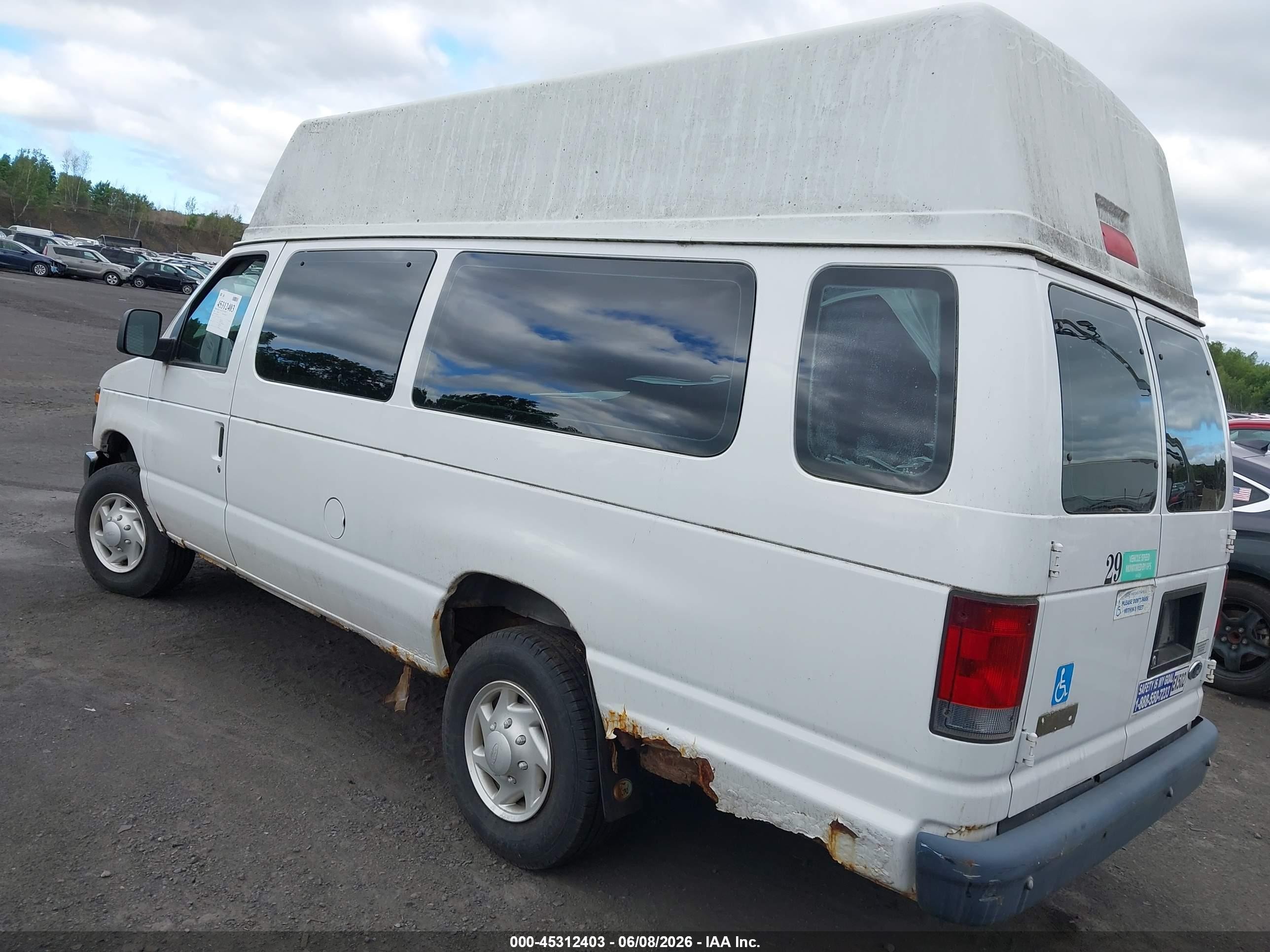 2008 Ford E-350 Super Duty Commercial/recreational White vin: 1FTSS34S08DB35256
