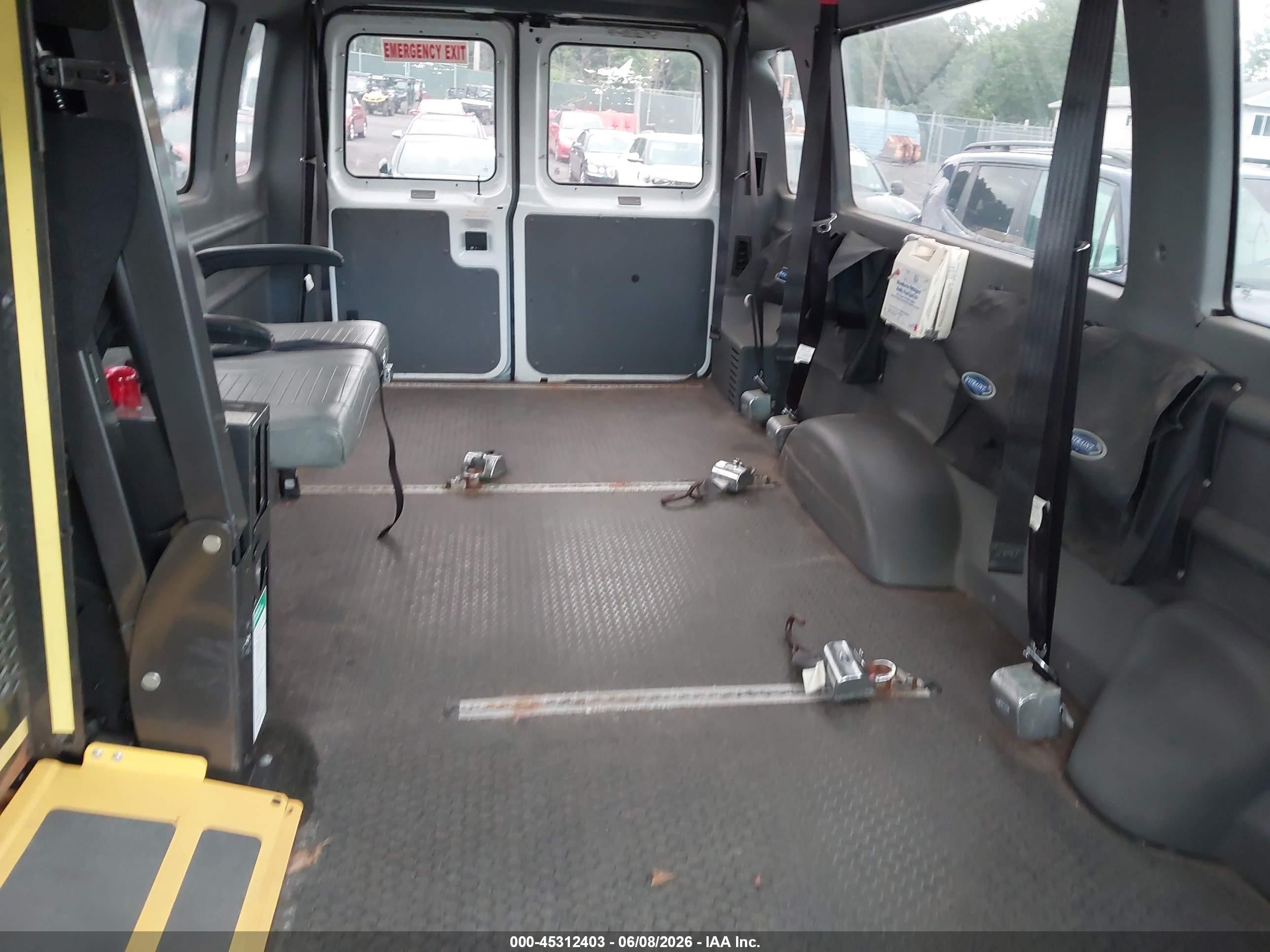 2008 Ford E-350 Super Duty Commercial/recreational White vin: 1FTSS34S08DB35256