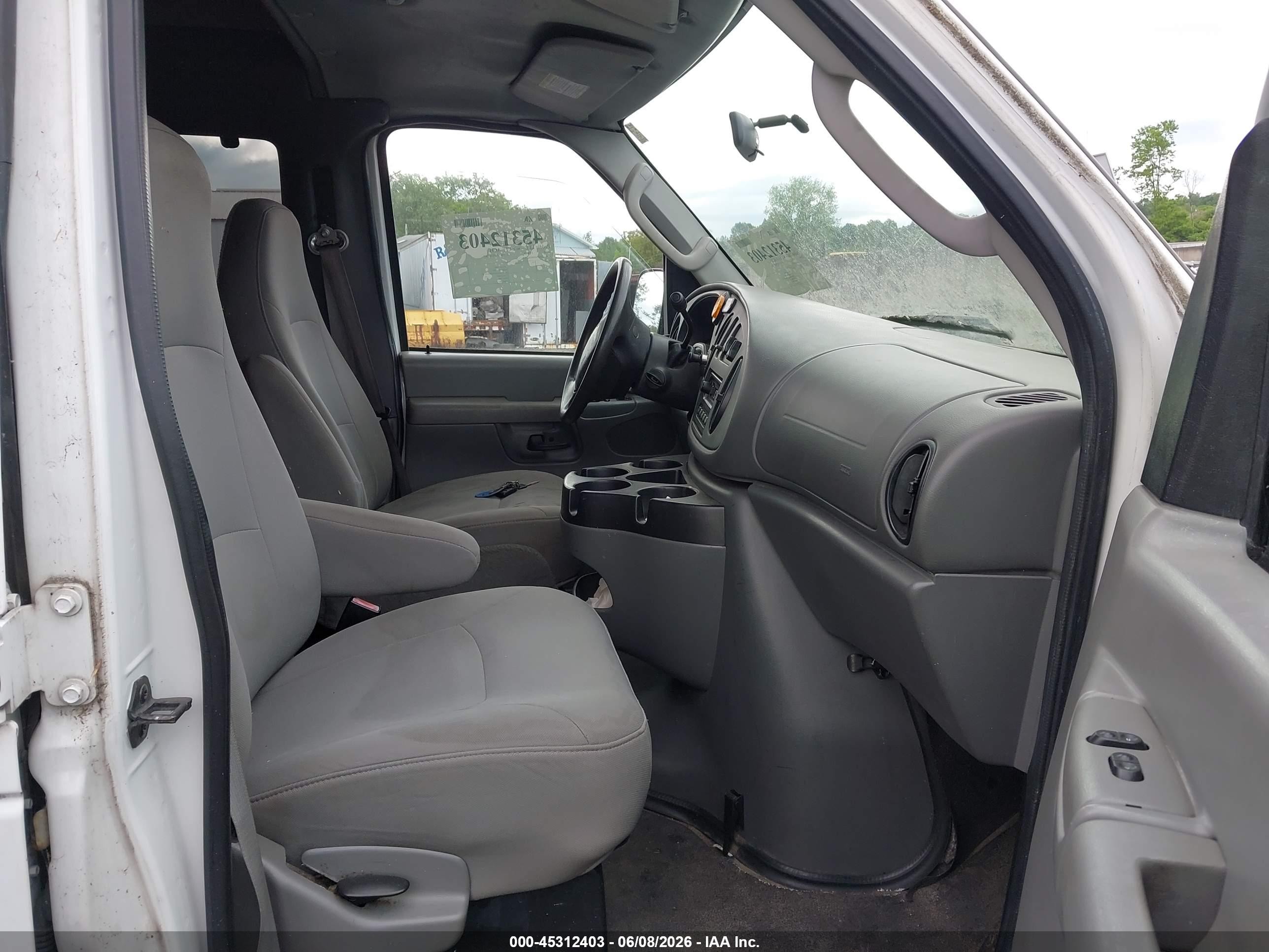 2008 Ford E-350 Super Duty Commercial/recreational White vin: 1FTSS34S08DB35256