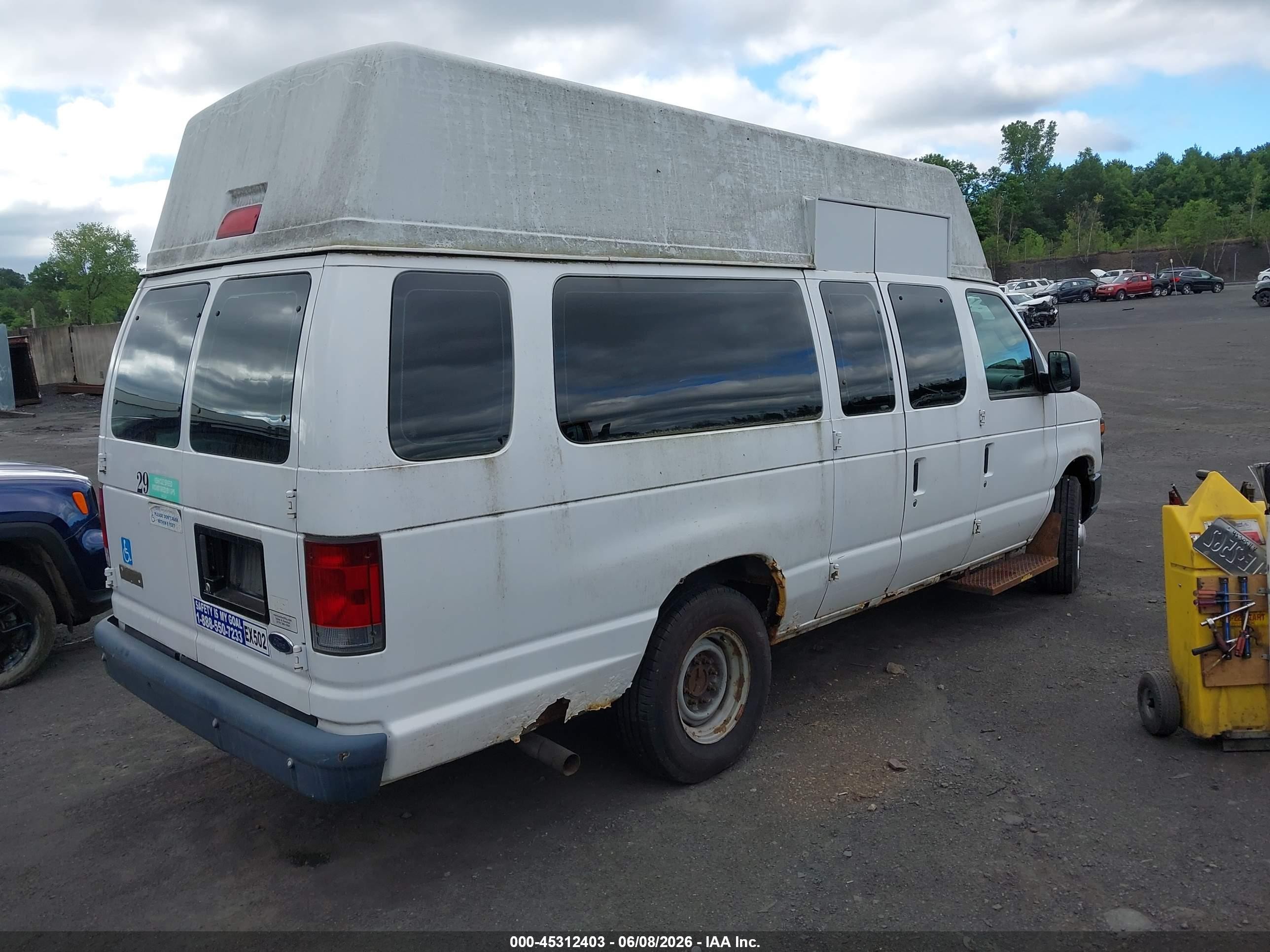 2008 Ford E-350 Super Duty Commercial/recreational White vin: 1FTSS34S08DB35256