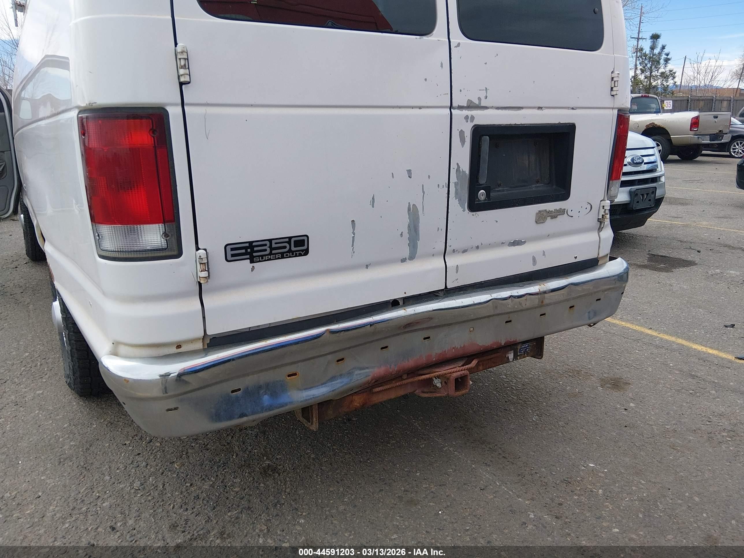 2000 Ford E-350 Super Duty Commercial/recreational White vin: 1FTSS34S4YHB46009